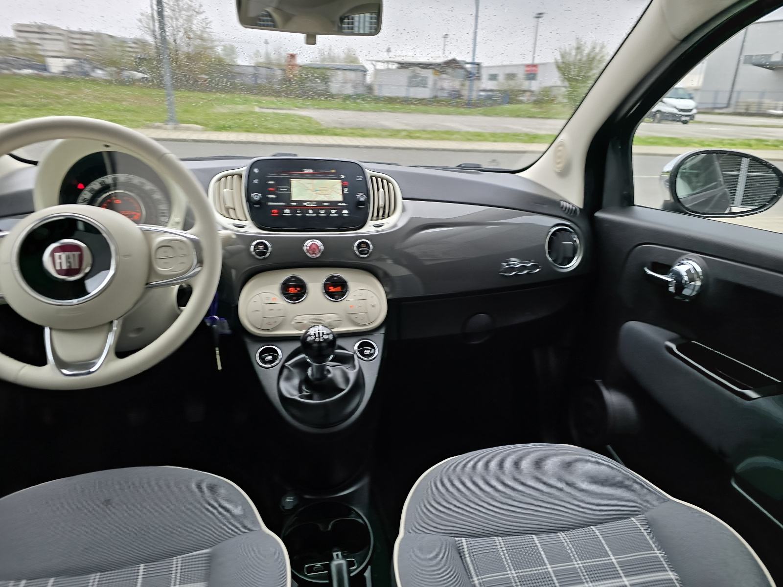 Fiat 500 1,0 GSE / LOUNGE / NAVIGACIJA / 6 BRZINA / ALU 15 /, fotografija 13