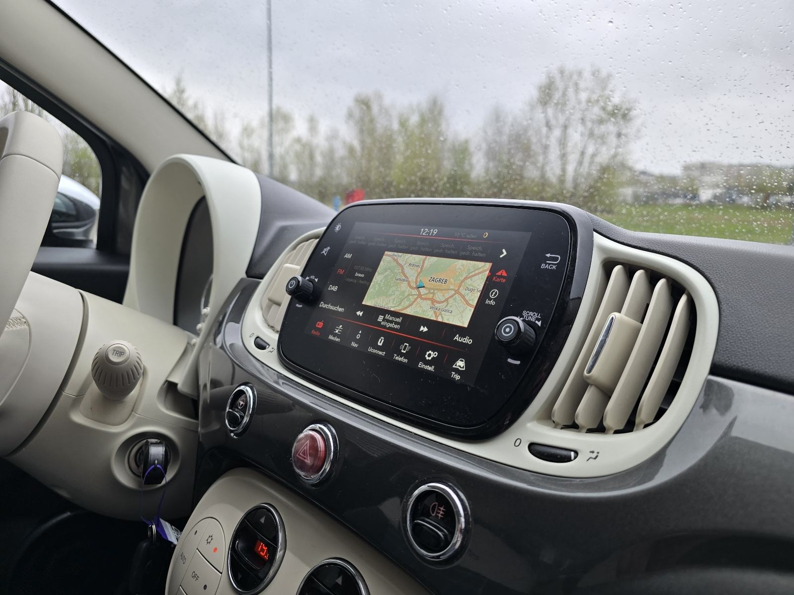 Fiat 500 1,0 GSE / LOUNGE / NAVIGACIJA / 6 BRZINA / ALU 15 /, fotografija 17