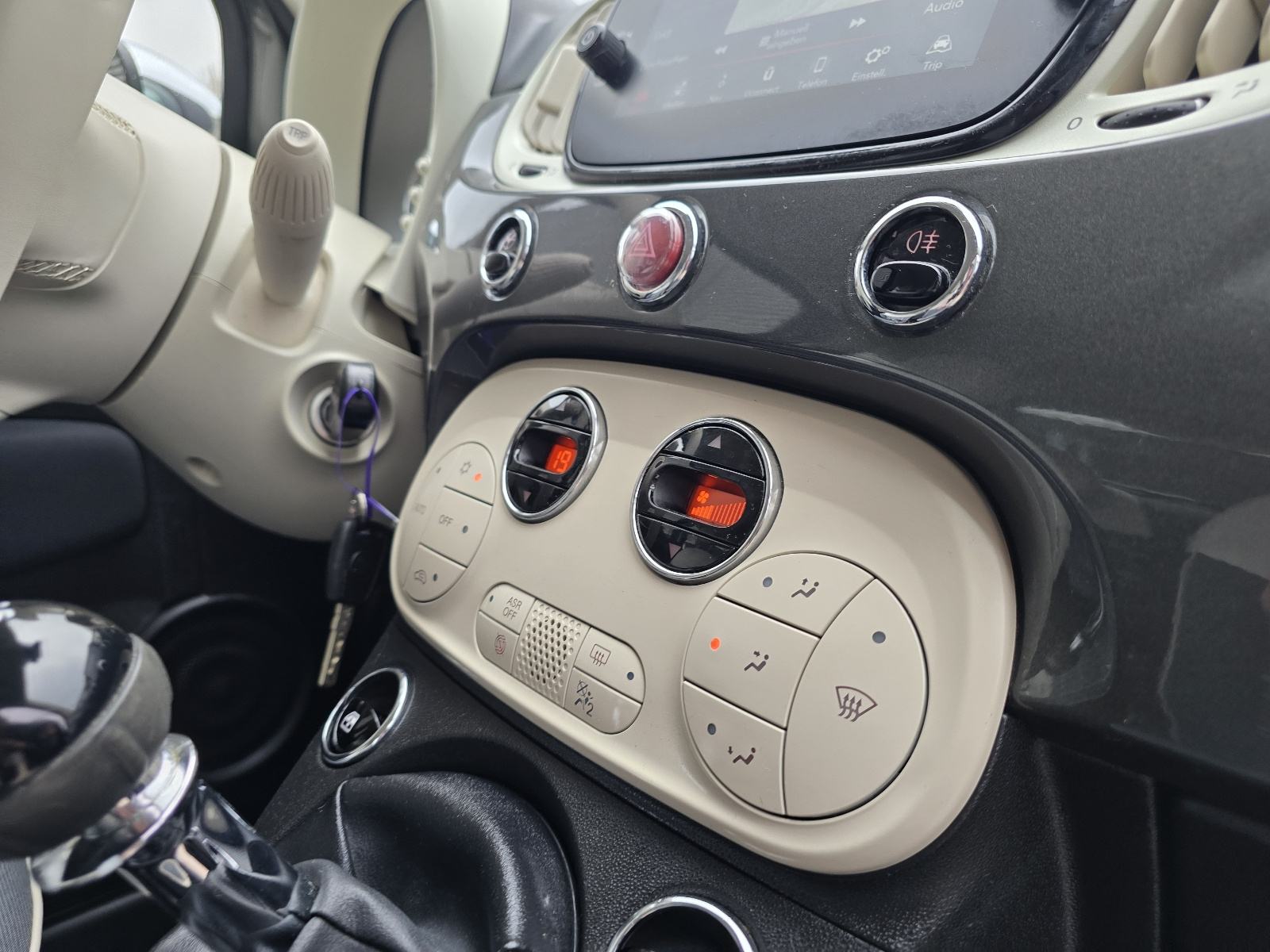 Fiat 500 1,0 GSE / LOUNGE / NAVIGACIJA / 6 BRZINA / ALU 15 /, fotografija 18