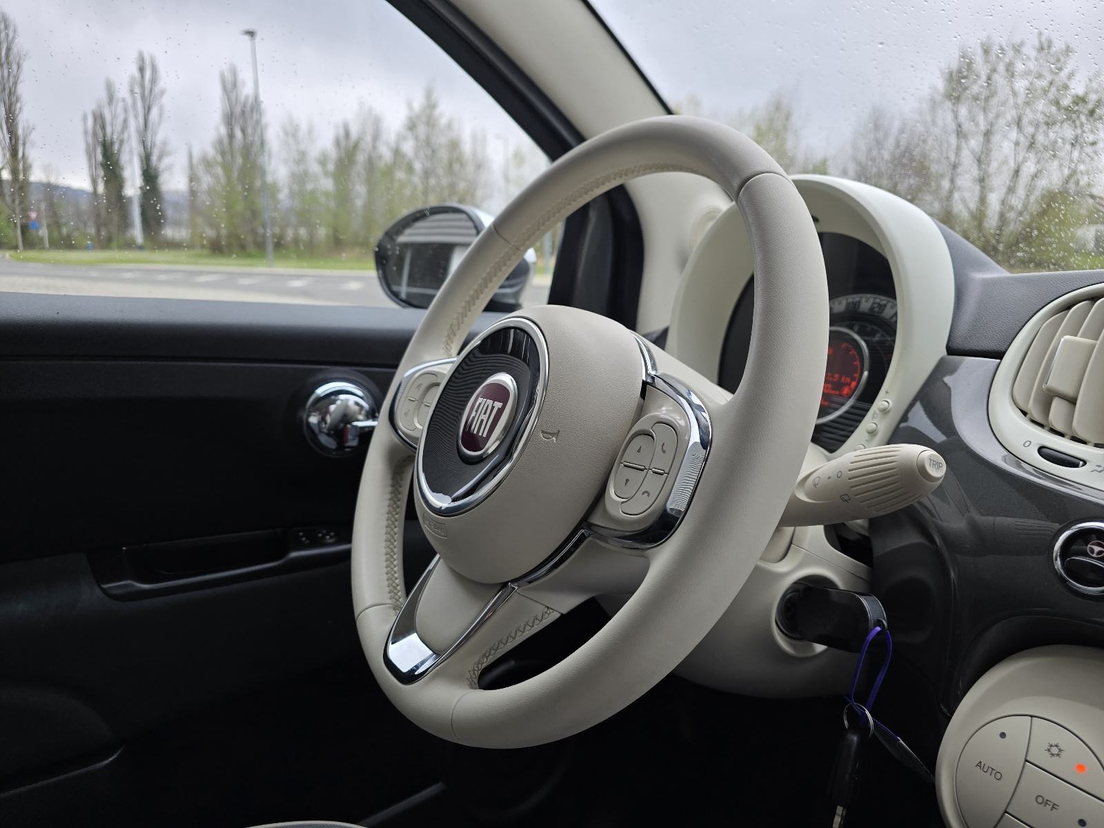 Fiat 500 1,0 GSE / LOUNGE / NAVIGACIJA / 6 BRZINA / ALU 15 /, fotografija 20