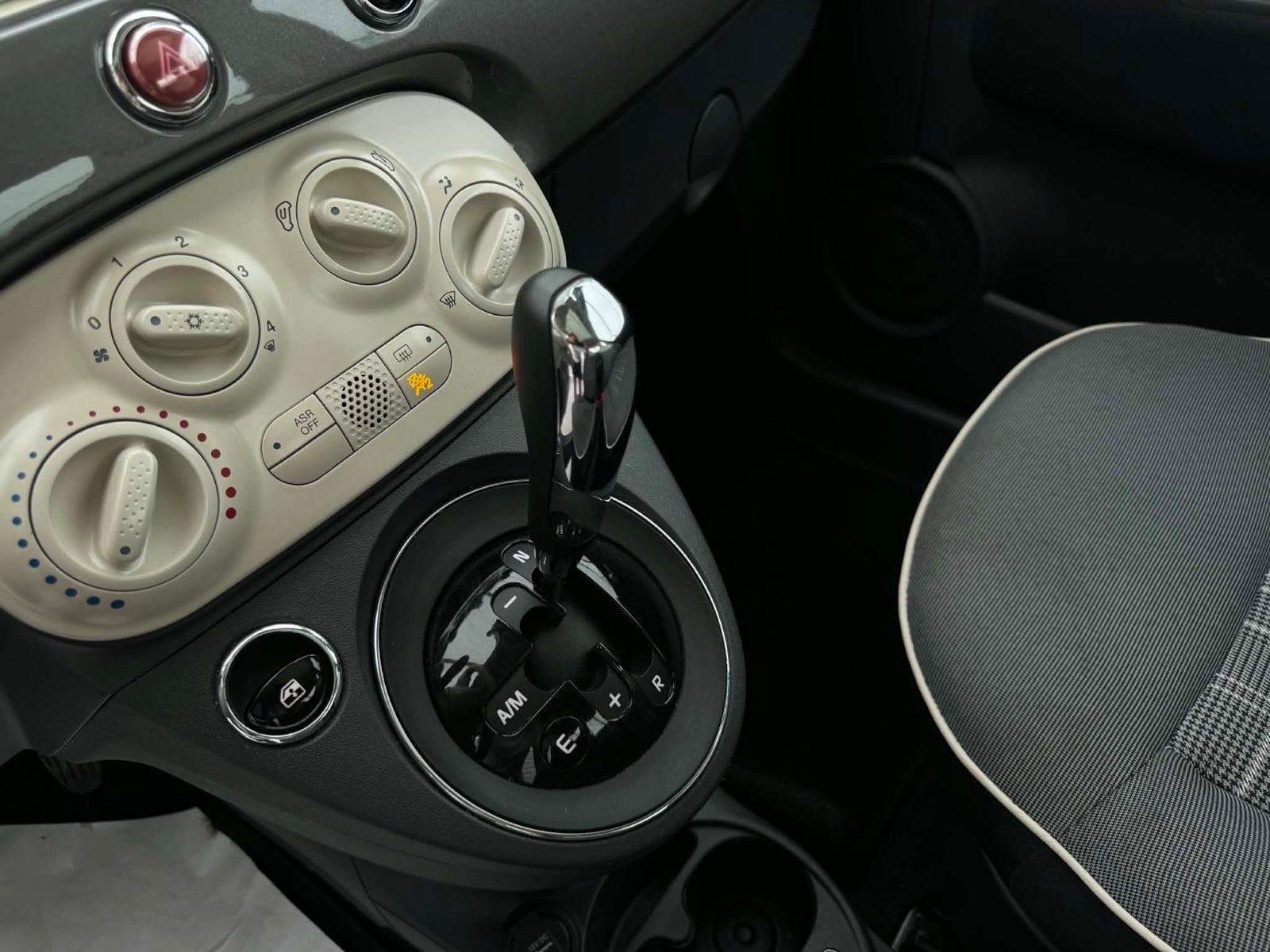 Fiat 500 1.2 - AVTOMATIK - NAVI - PANORAMA - PDC, fotografija 13