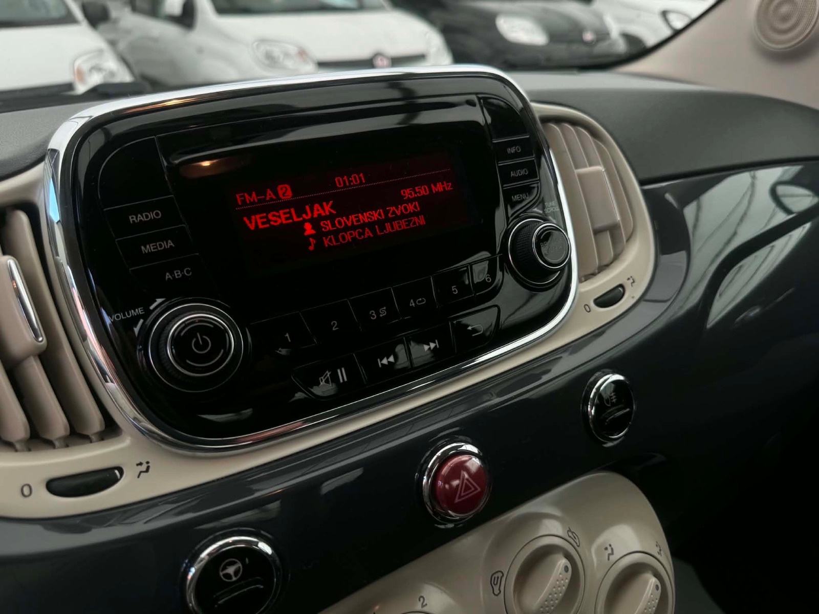 Fiat 500 1.2 - AVTOMATIK - PDC - ALU - VELIK SERVIS, fotografija 12