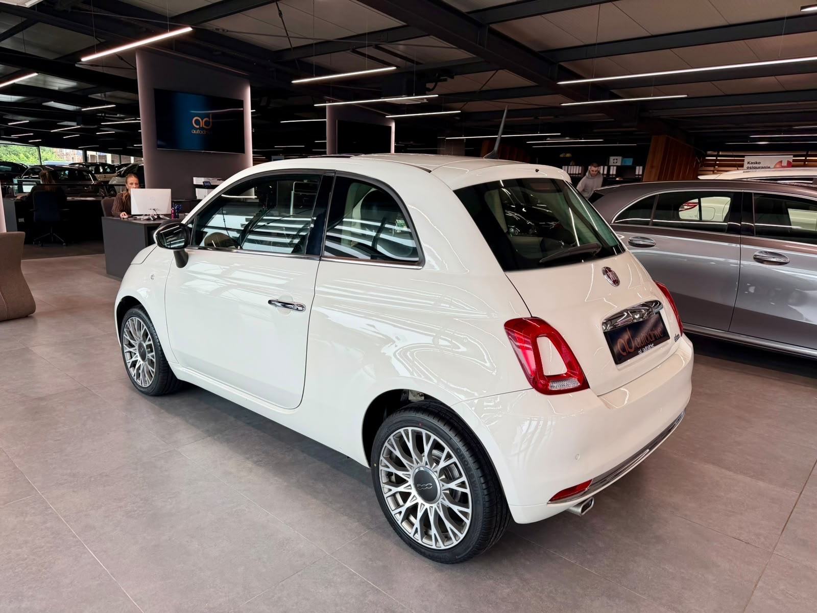 Fiat 500 1,2 KLIMA • PANORAMA • ALU16" • MAGLENKE • AUTOKREDIT, fotografija 5