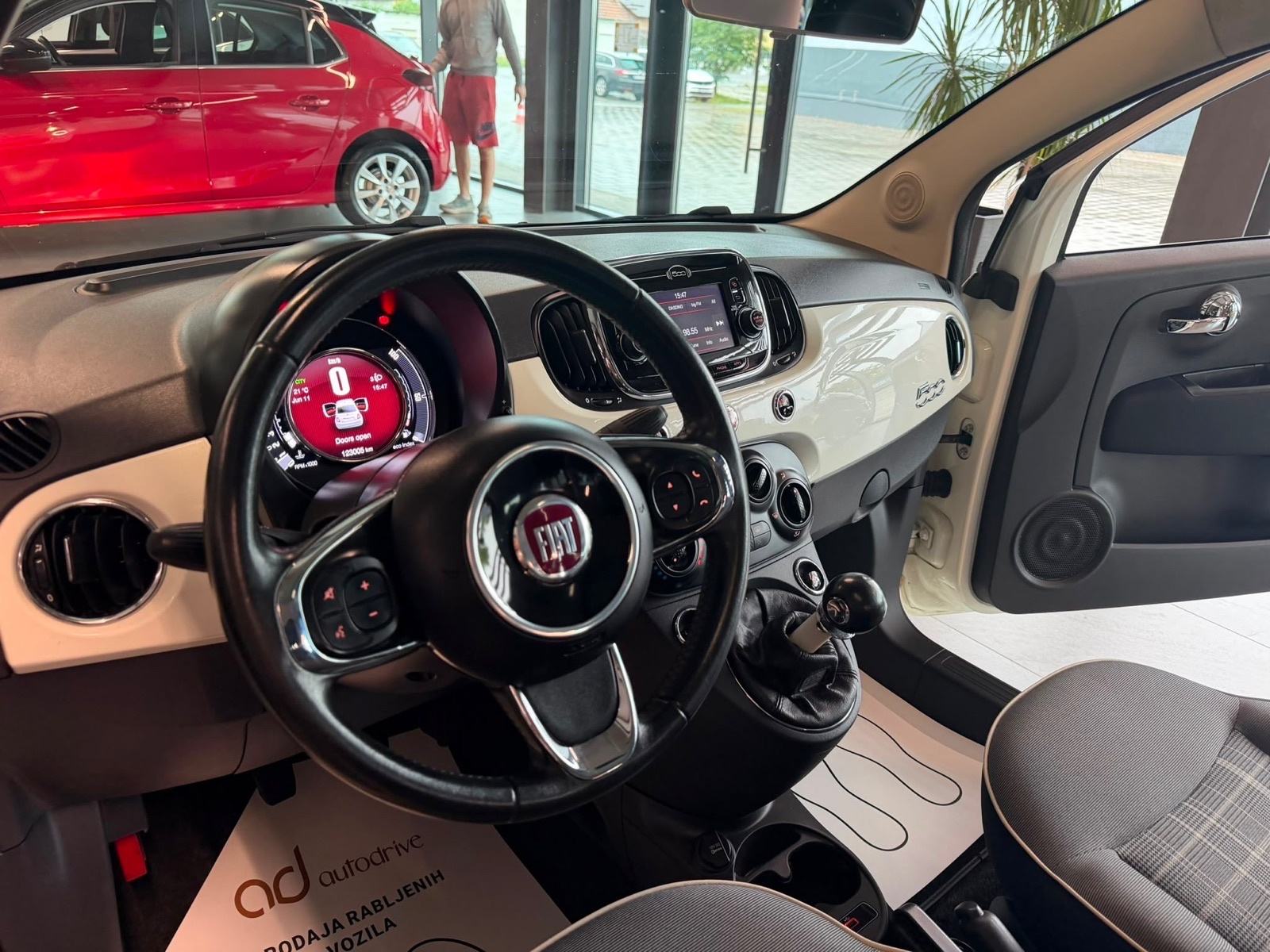 Fiat 500 1,2 KLIMA • PANORAMA • ALU16" • MAGLENKE • AUTOKREDIT, fotografija 14