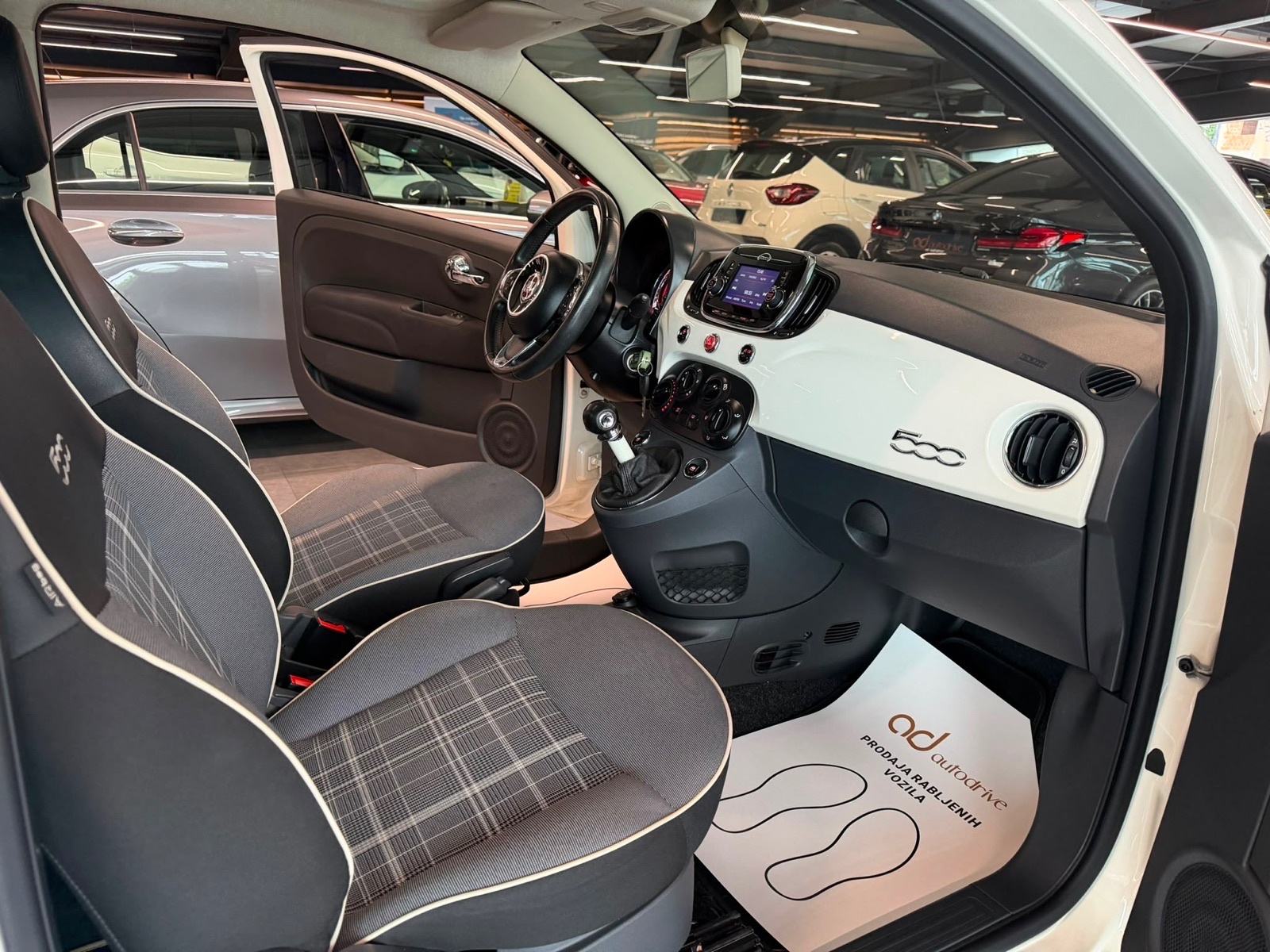 Fiat 500 1,2 KLIMA • PANORAMA • ALU16" • MAGLENKE • AUTOKREDIT, fotografija 19