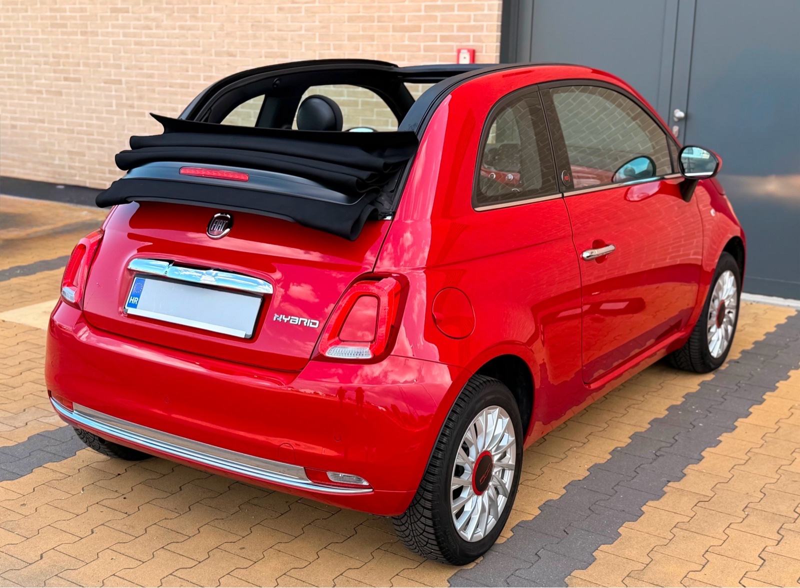 FIAT 500 CABRIO • 1.0 MYLD HIBRID • RED • 65tkm • REDIZAJN • NOVO •, fotografija 6