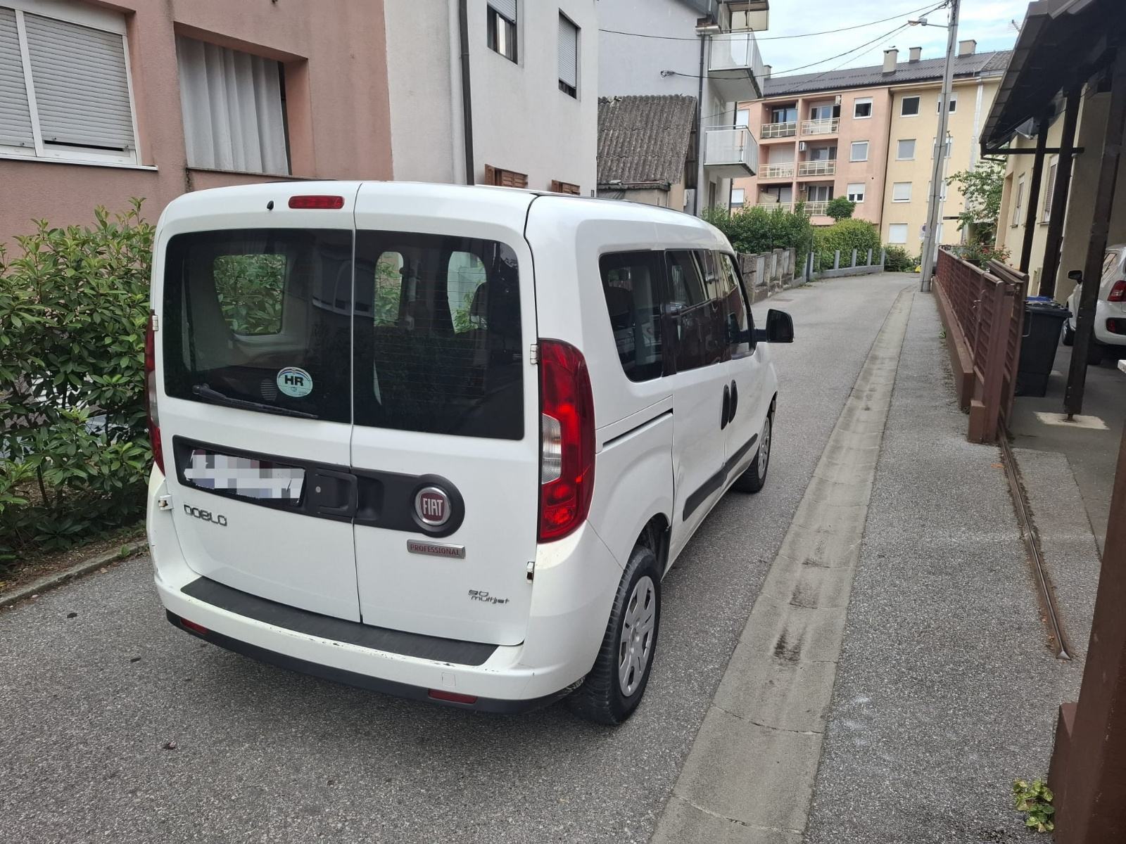 Fiat Doblo 1.3 JTD PUTNIČKI 5 SJEDALA! 2016.g. NIJE UVOZ! SERVISNA!, fotografija 4