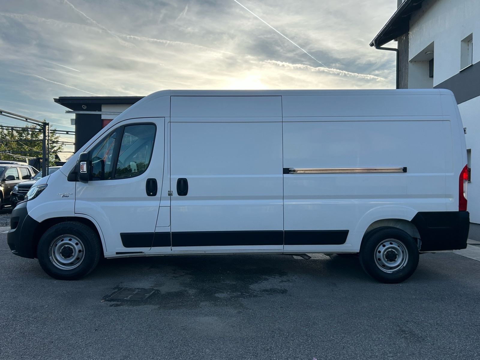 Fiat Ducato 2,2 DISEL 2021G.NOVI MODEL 103KW.2 BOĆNA VRATA SERVISNA, fotografija 6