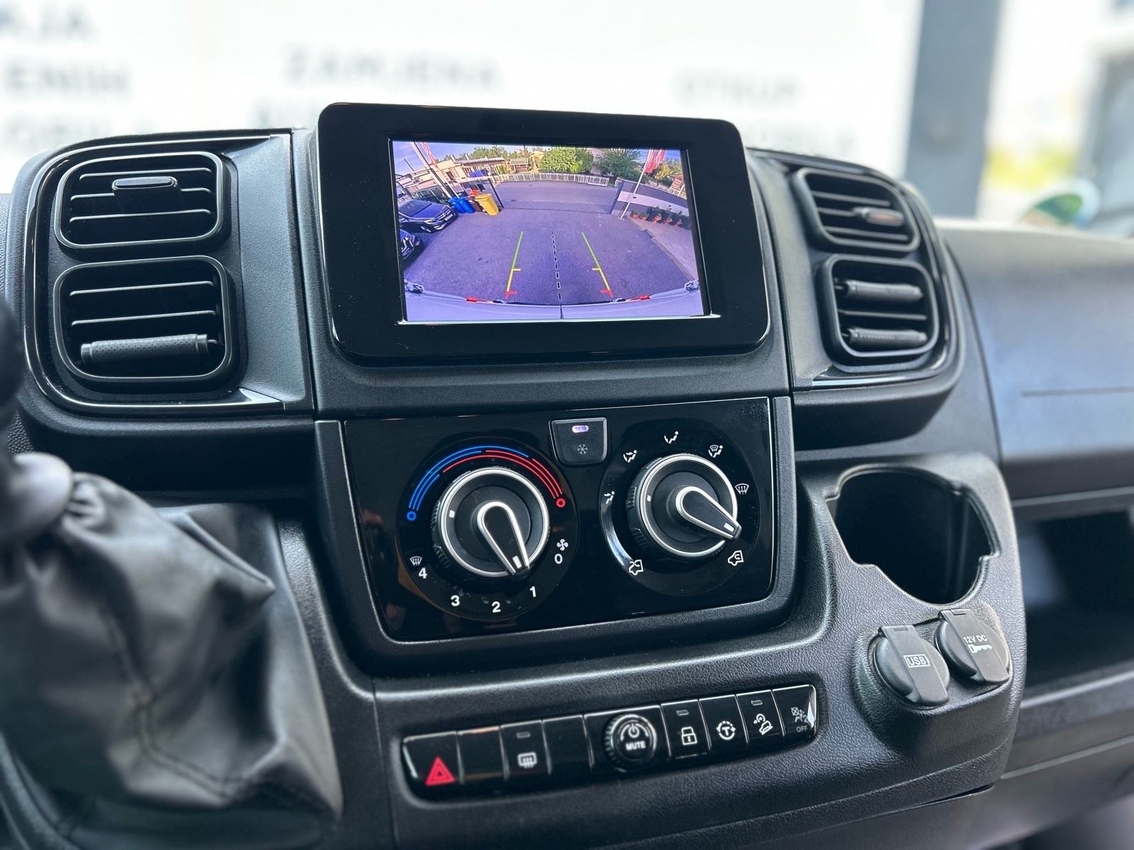 Fiat Ducato 2,2 DISEL 2021G.NOVI MODEL 103KW.2 BOĆNA VRATA SERVISNA, fotografija 19