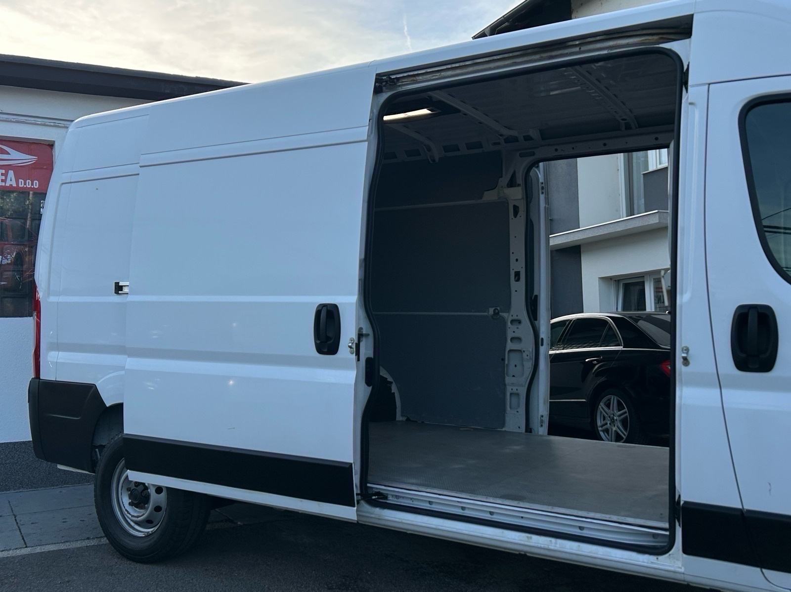 Fiat Ducato 2,2 DISEL 2021G.NOVI MODEL 103KW.2 BOĆNA VRATA SERVISNA, fotografija 9