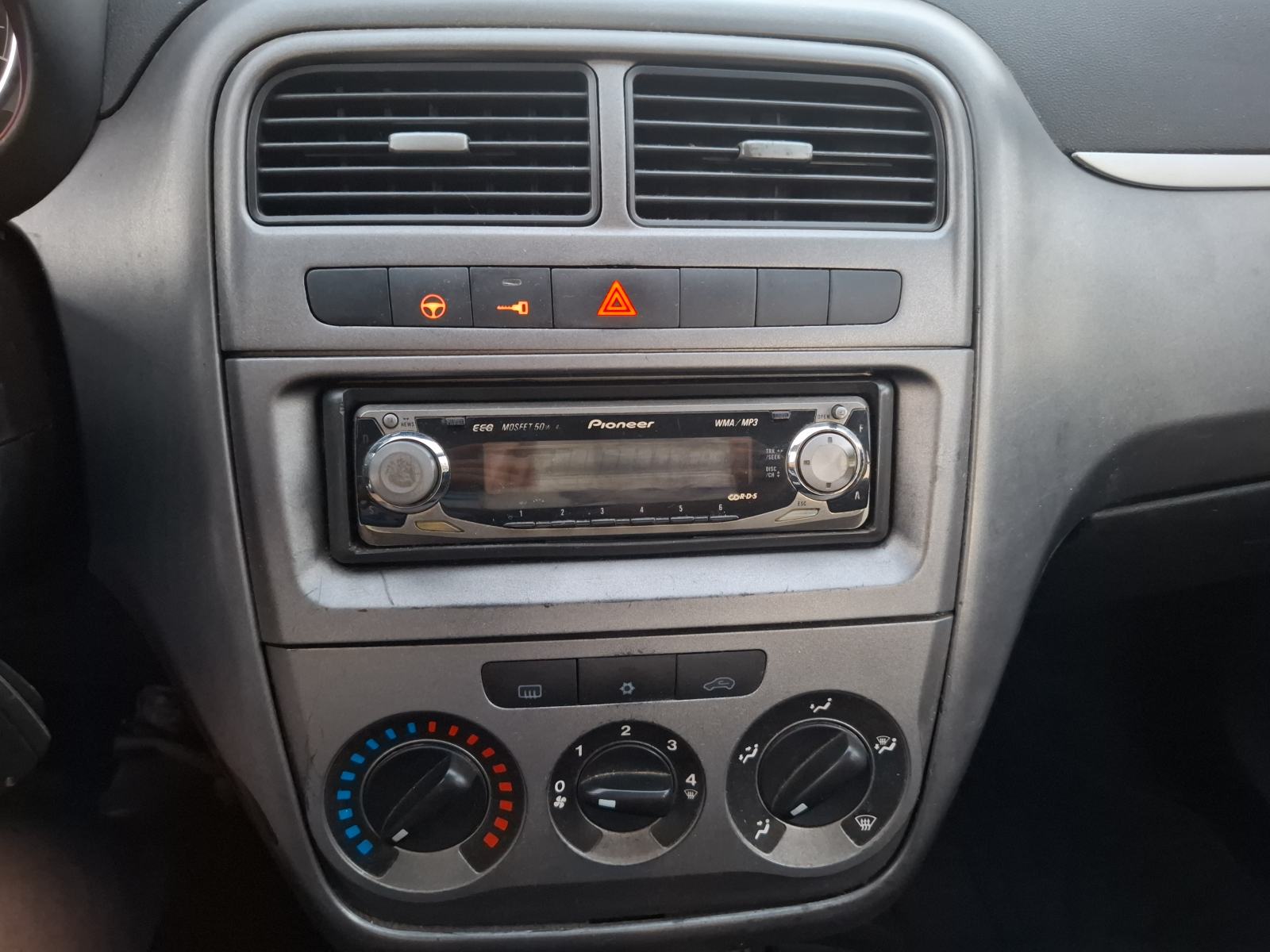 Fiat Grande Punto 1.2i, 8v, 2015.g. SERVISNA I POTVDA O KM, 169000 KM, fotografija 8
