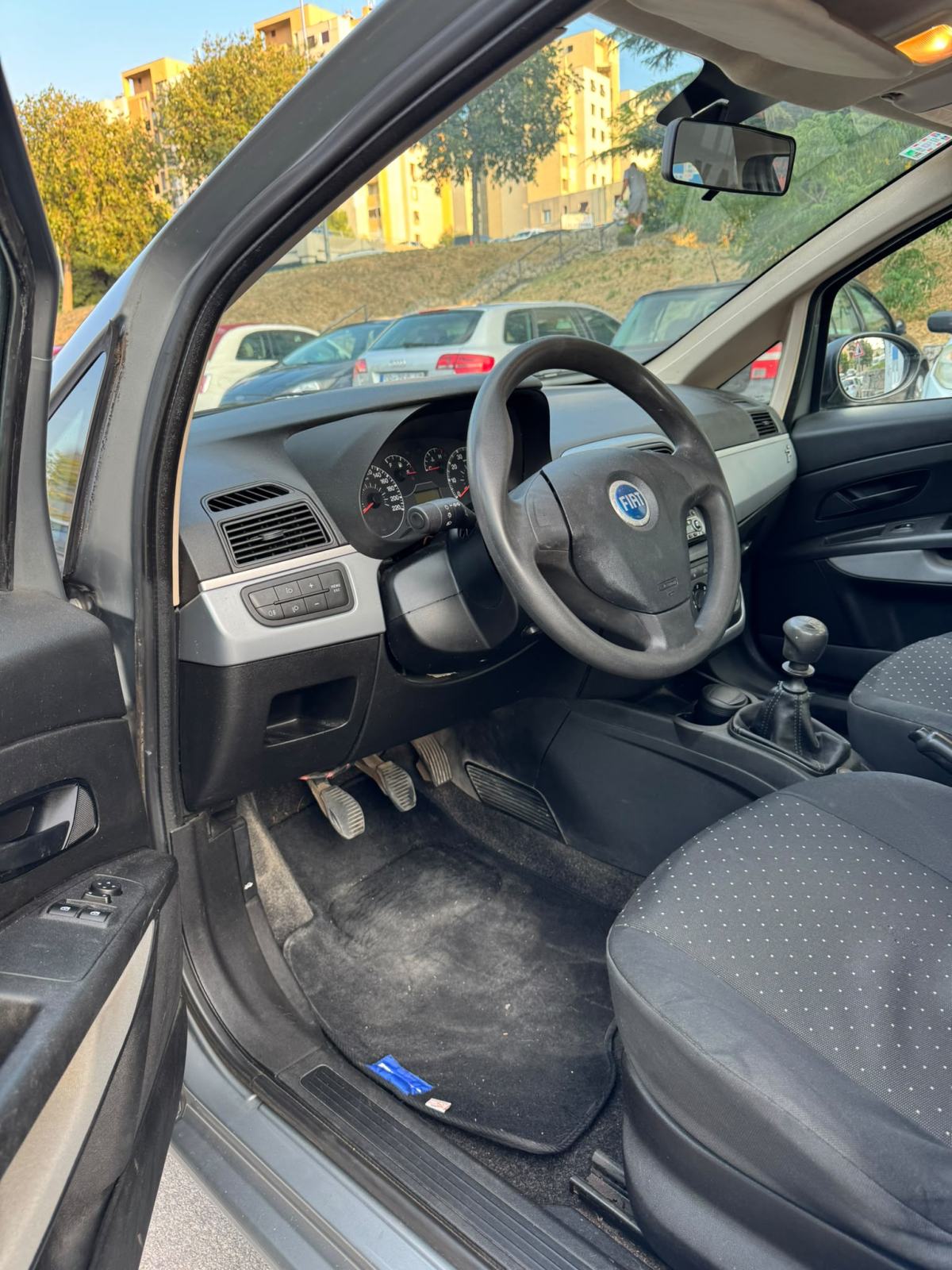 Fiat Grande Punto 1,4 8v 5 vrata klima samo 150tkm ispis km Hr auto, fotografija 13