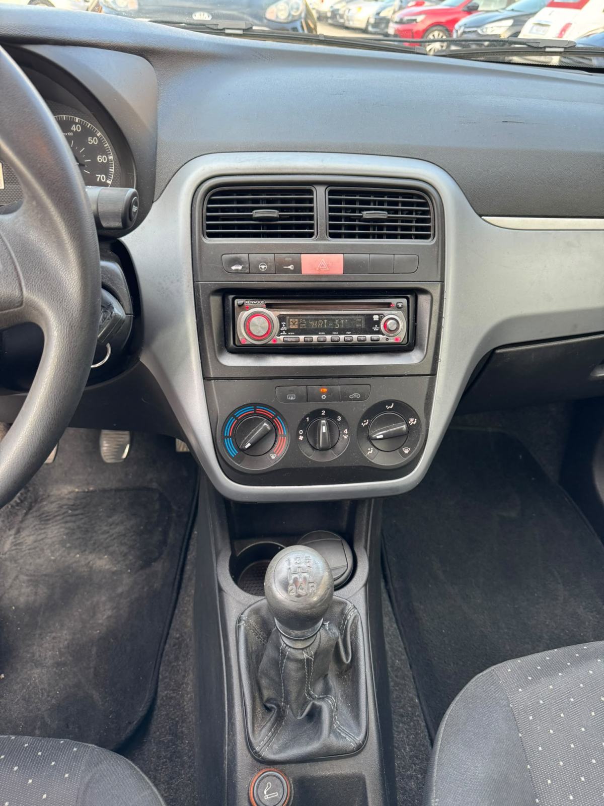 Fiat Grande Punto 1,4 8v 5 vrata klima samo 150tkm ispis km Hr auto, fotografija 12