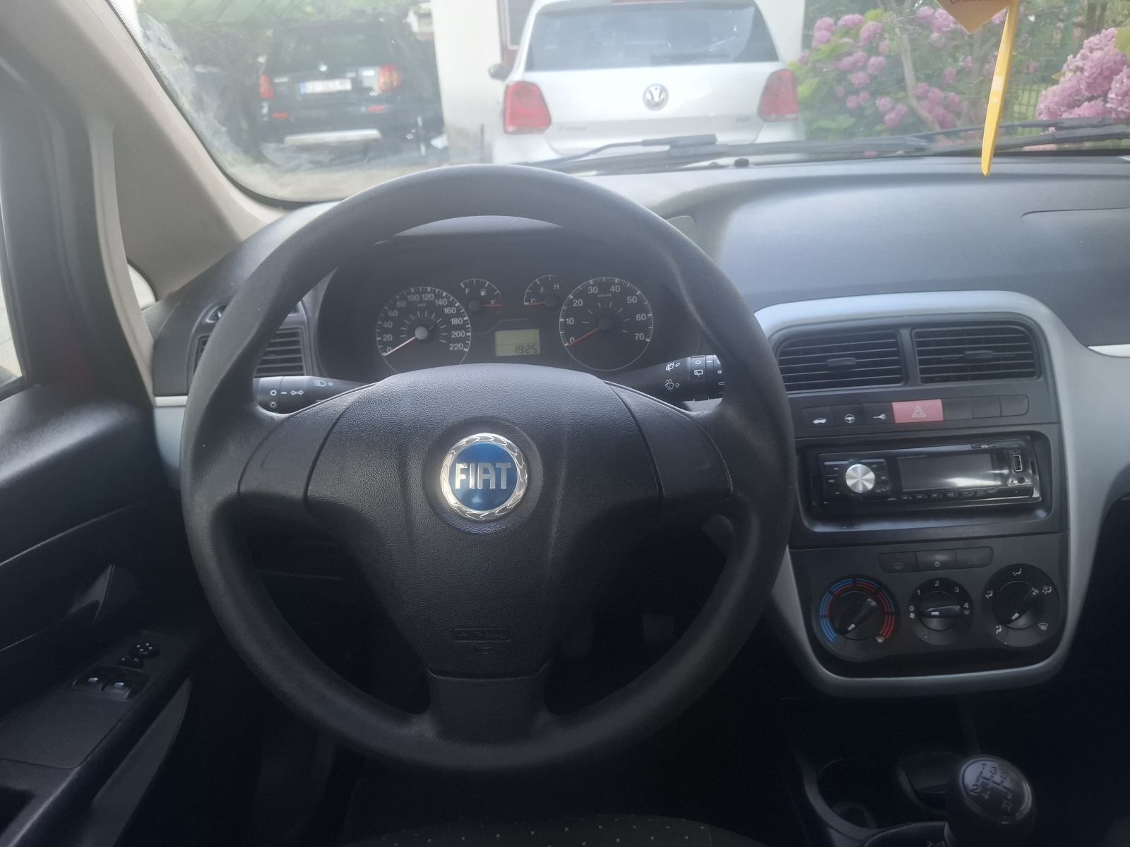 Fiat Grande Punto 1.4 i, 8v, SAMO 124000 KM, POTVRDA O KM, KAO NOV !, fotografija 7