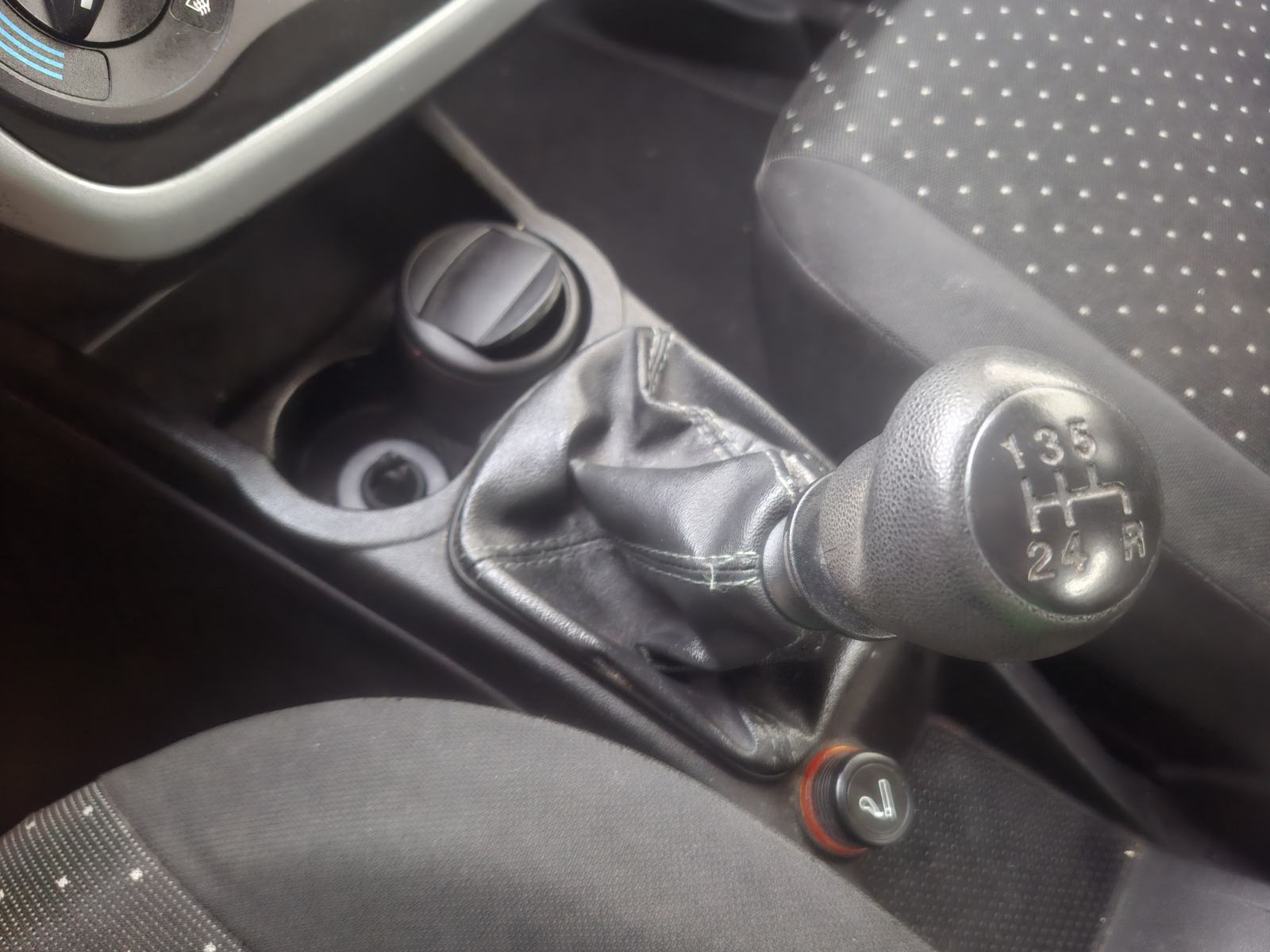 Fiat Grande Punto 1.4 i, 8v, SAMO 124000 KM, POTVRDA O KM, KAO NOV !, fotografija 19