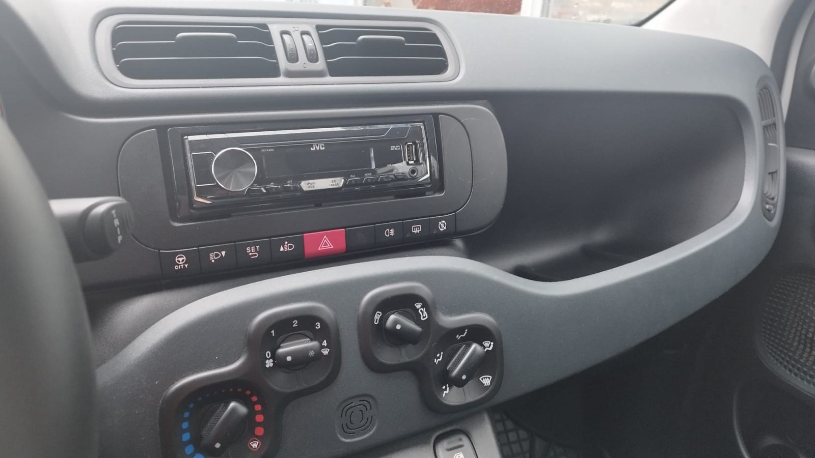 AKCIJA! Fiat Panda 1,0 Hybrid 2022. reg. do 04/2027, fotografija 11