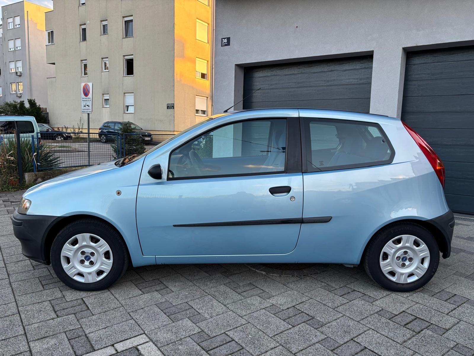 Fiat Punto 1.2 benzin, 1. Vlasnik, samo 81ooo kilometara, servo, klima, fotografija 3