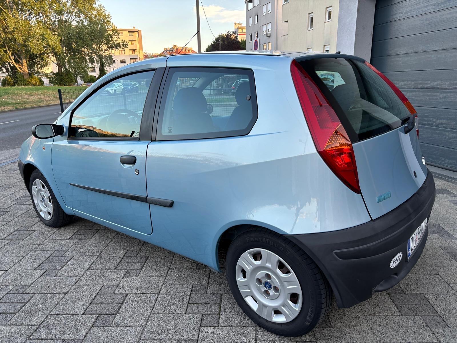 Fiat Punto 1.2 benzin, 1. Vlasnik, samo 81ooo kilometara, servo, klima, fotografija 4