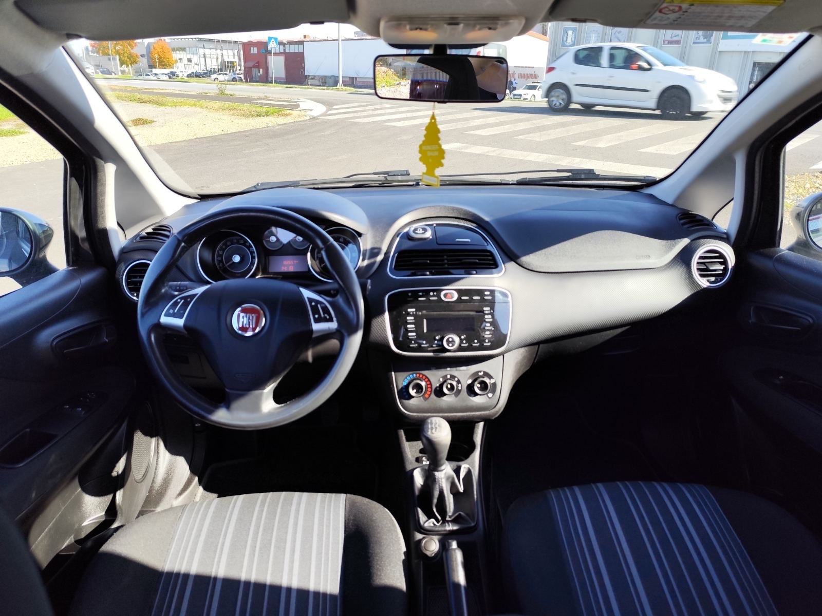 Fiat Punto 1,3 Multijet 16V *** - REG 1 GOD, fotografija 11