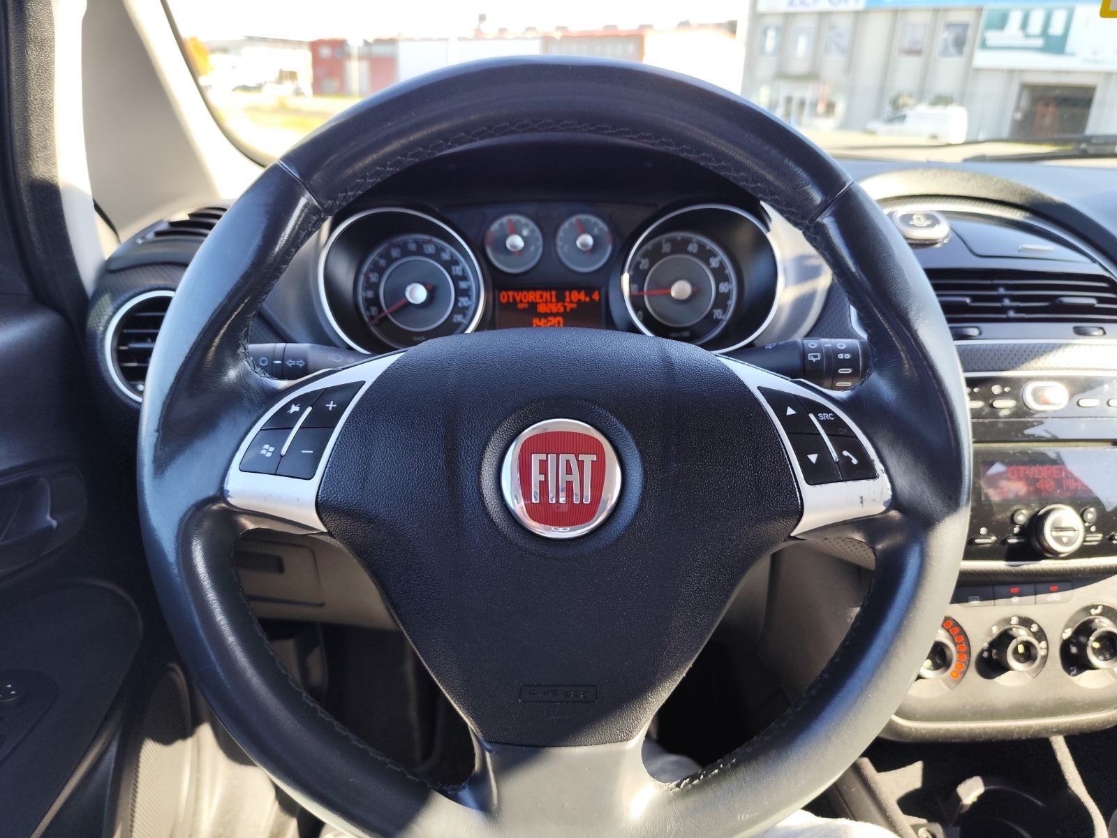 Fiat Punto 1,3 Multijet 16V *** - REG 1 GOD, fotografija 12