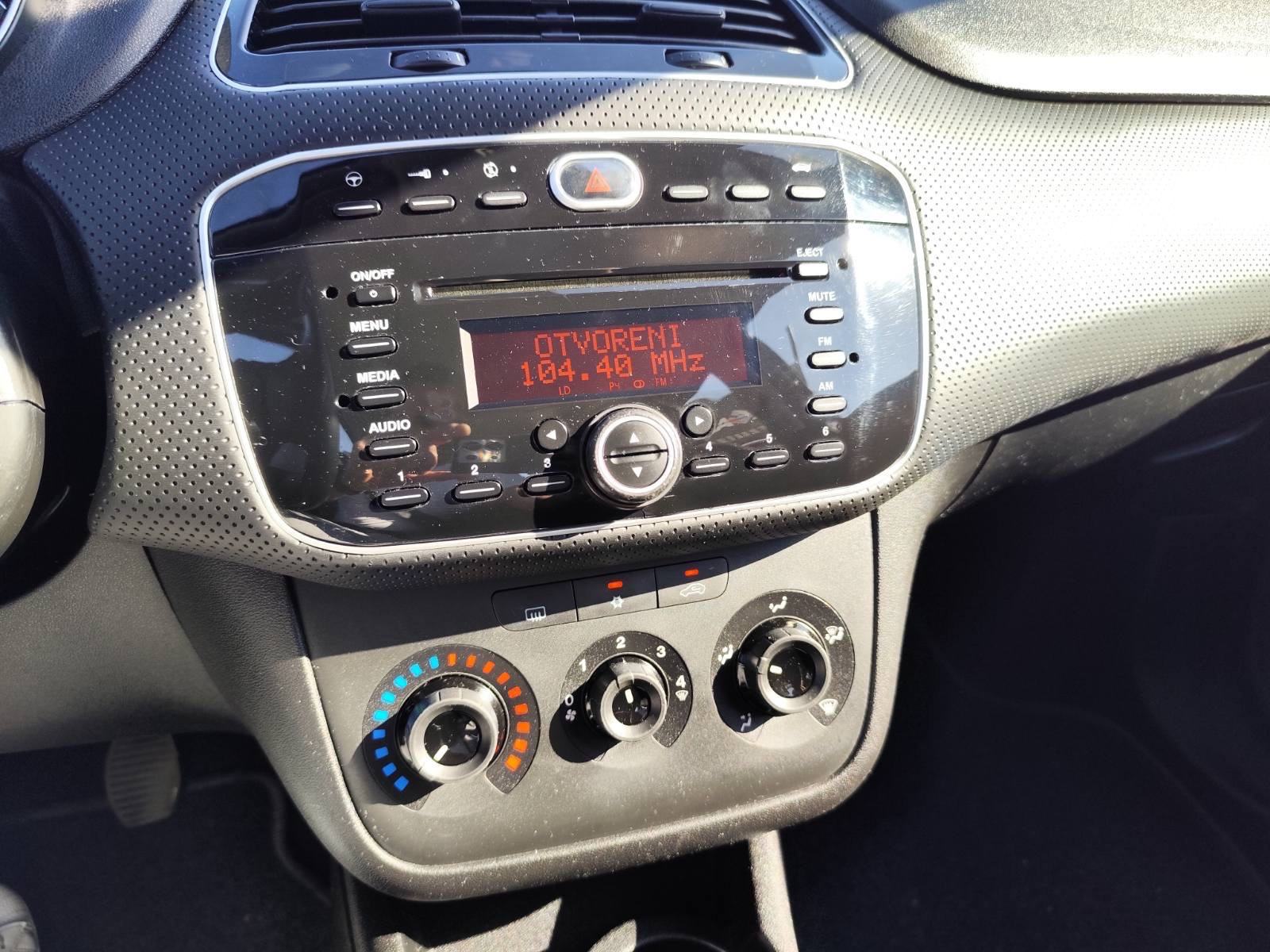 Fiat Punto 1,3 Multijet 16V *** - REG 1 GOD, fotografija 14