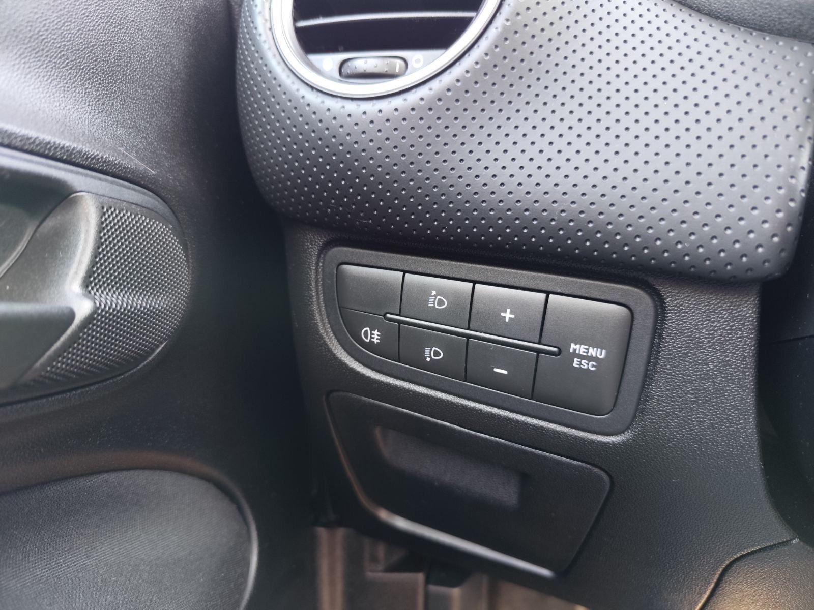 Fiat Punto 1,3 Multijet 16V *** - REG 1 GOD, fotografija 17
