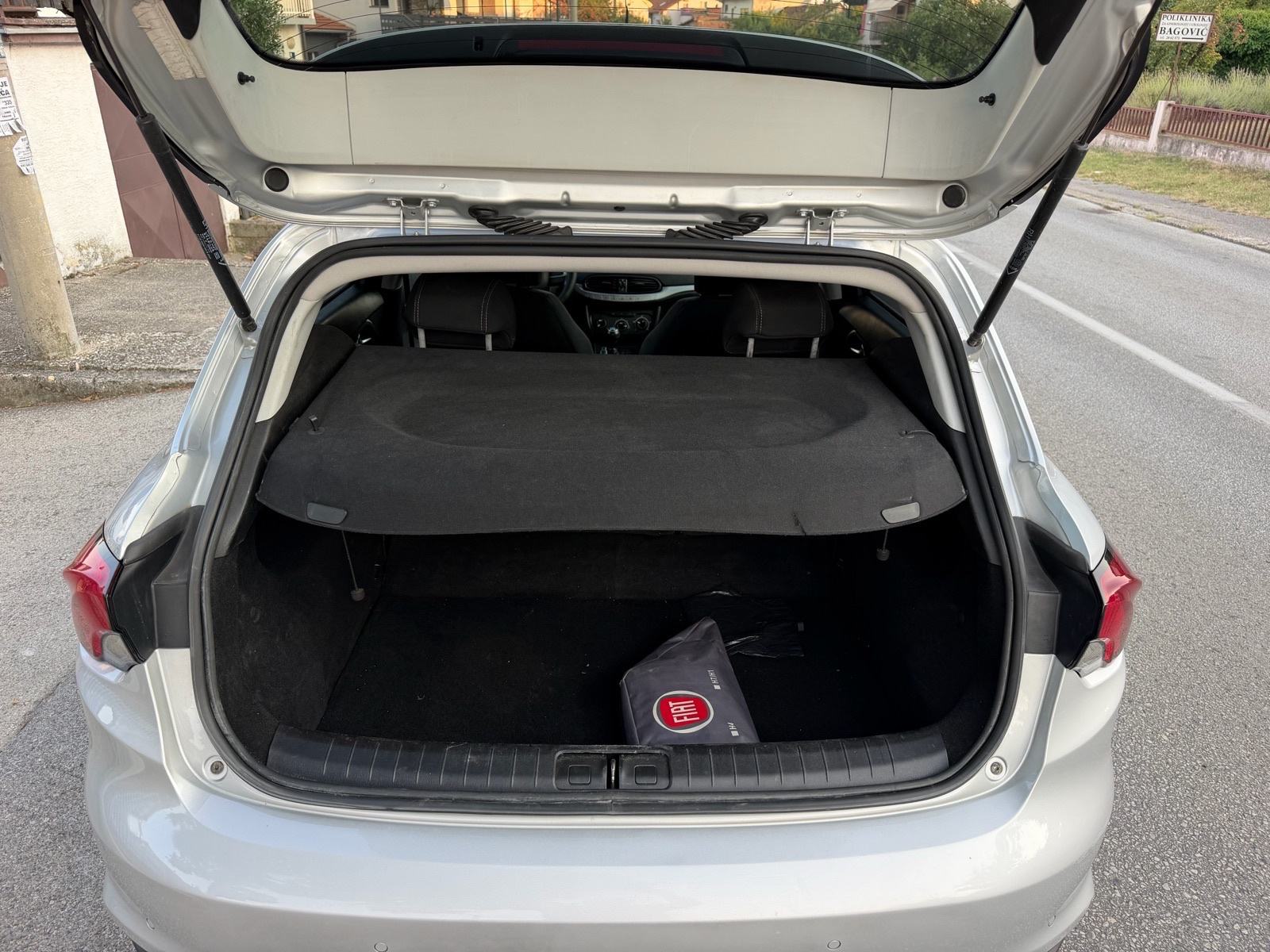 Fiat Tipo 1,6 JTD 120ks-reg 1god.-V+M servis-HR auto, fotografija 16