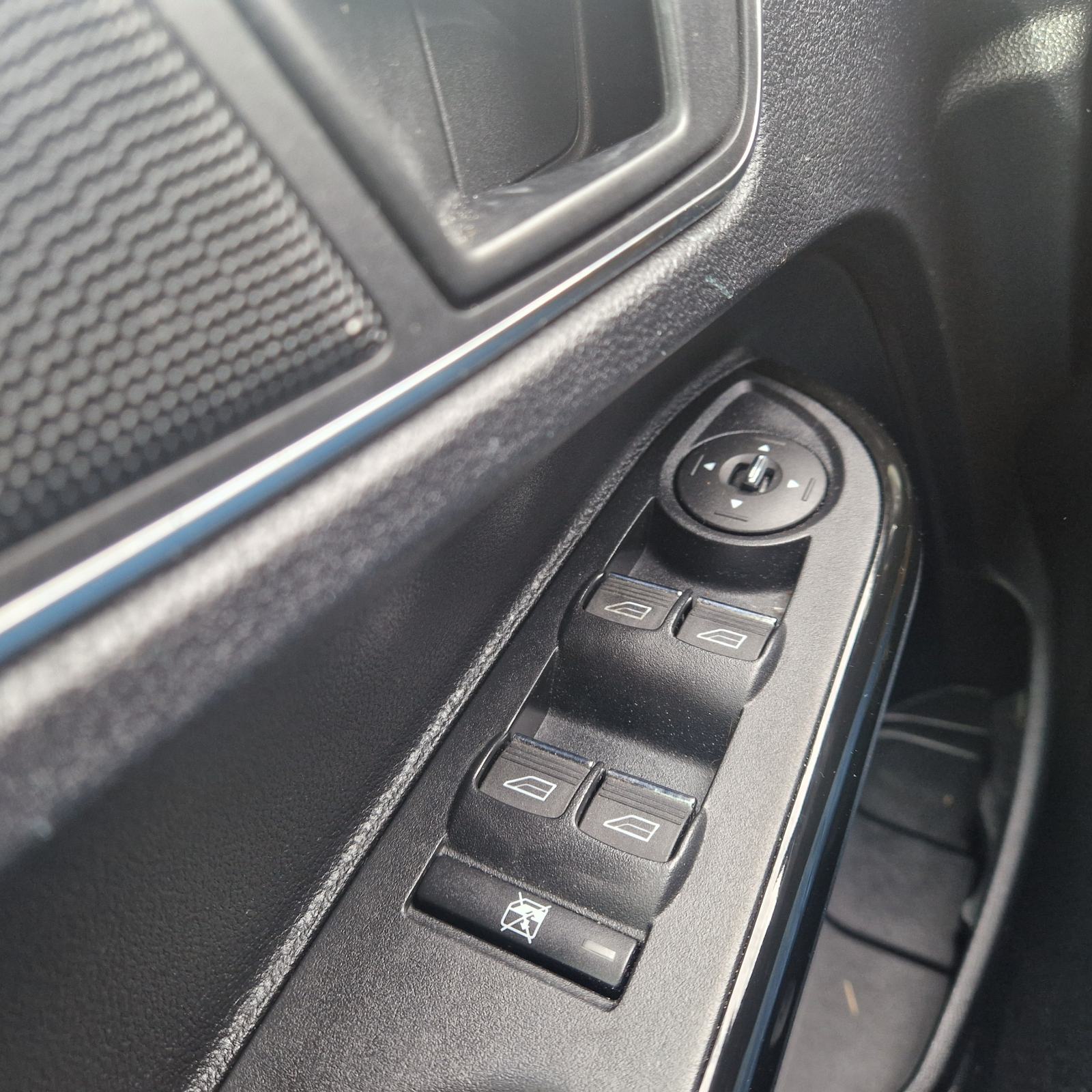 Ford B-Max 1,5 TDCI TITANIUM, NA IME KUPCA. KREDIT. KARTICE DO 36 RATA, fotografija 19