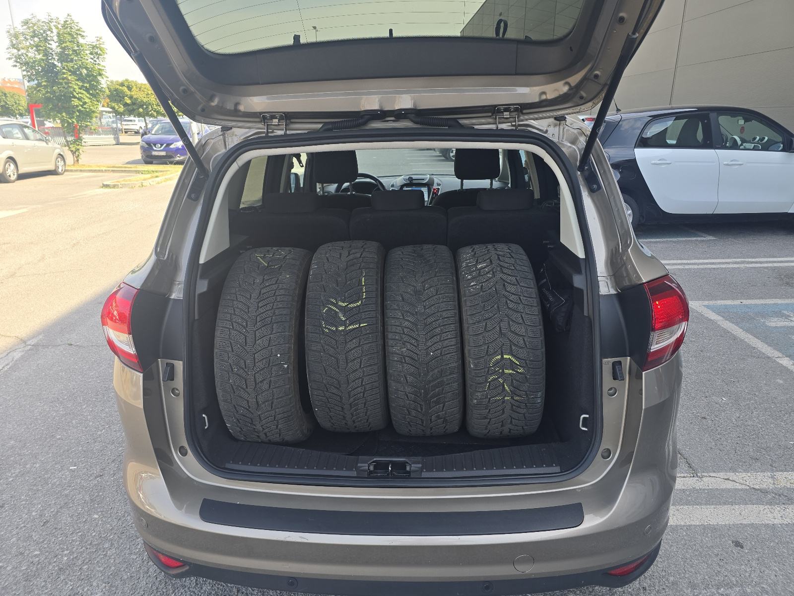 Ford C-Max 1,0, fotografija 2