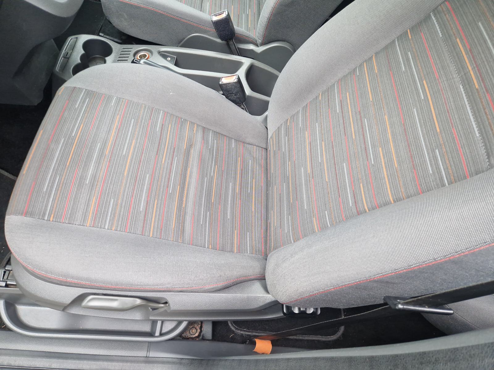 Ford C-Max 1.6 tdci vožen i servisiran u CH kartice do 36 mj REG 1/27, fotografija 17