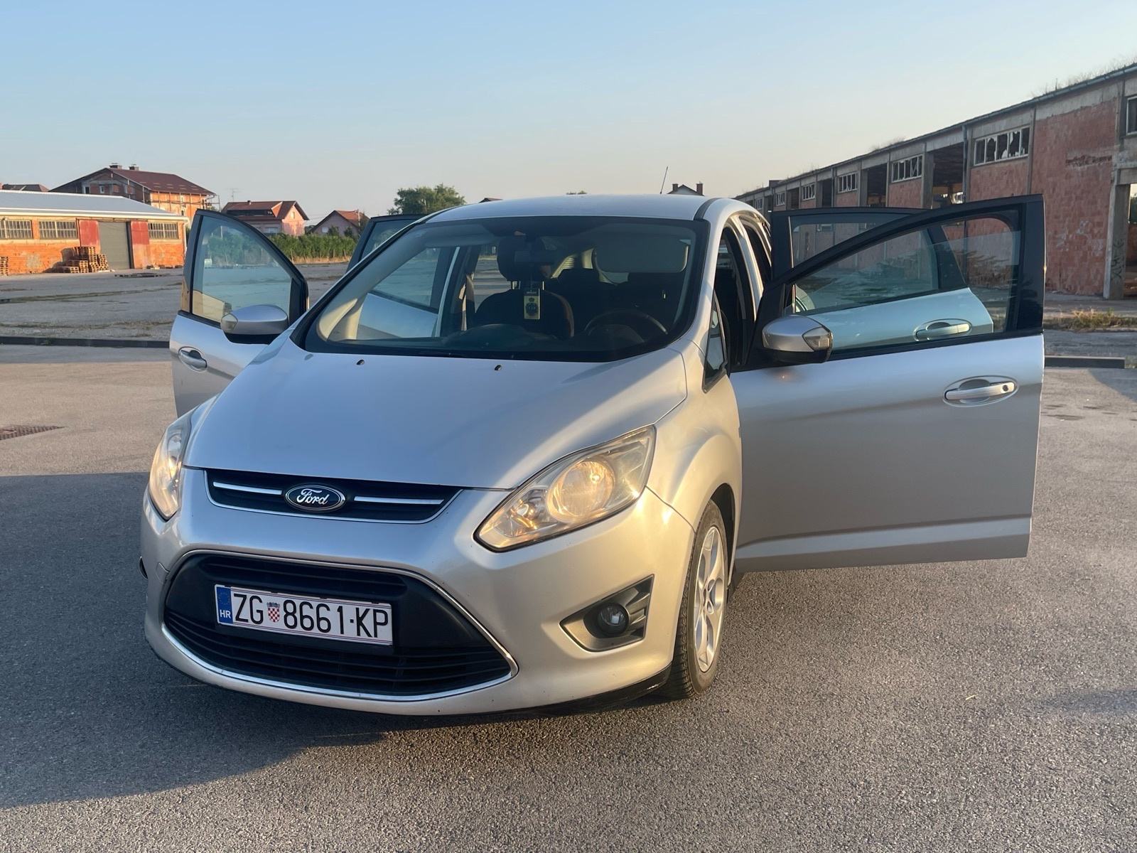 Ford C-Max 1.6tdci reg 7/2027, pogled izvana - slika 1
