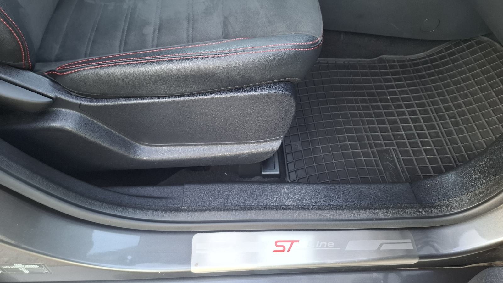 Ford Ecosport 1,0 GTDi ST - LINE NAVI, KAMERA, PANORAMA, ALU, fotografija 20