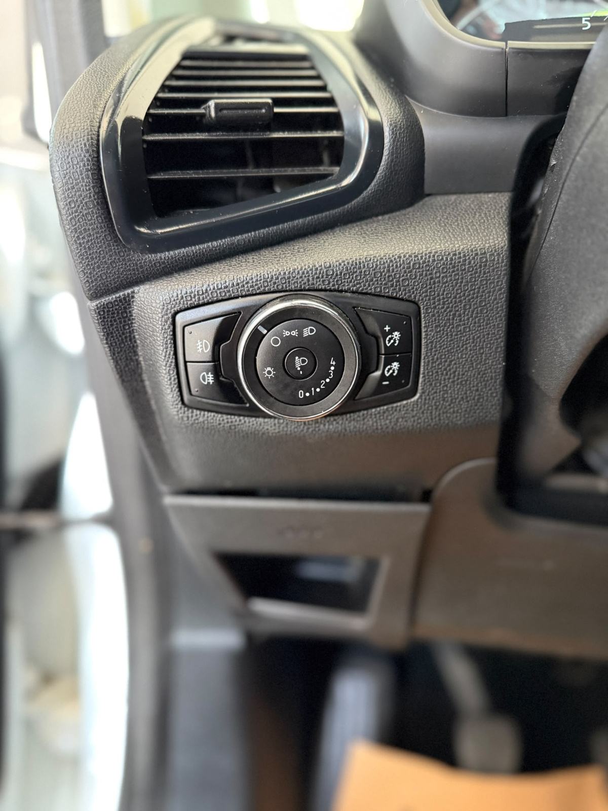 Ford Ecosport 1,0 NIJE UVOZ HR AUTO SERVISNA REG.01/2027, fotografija 15