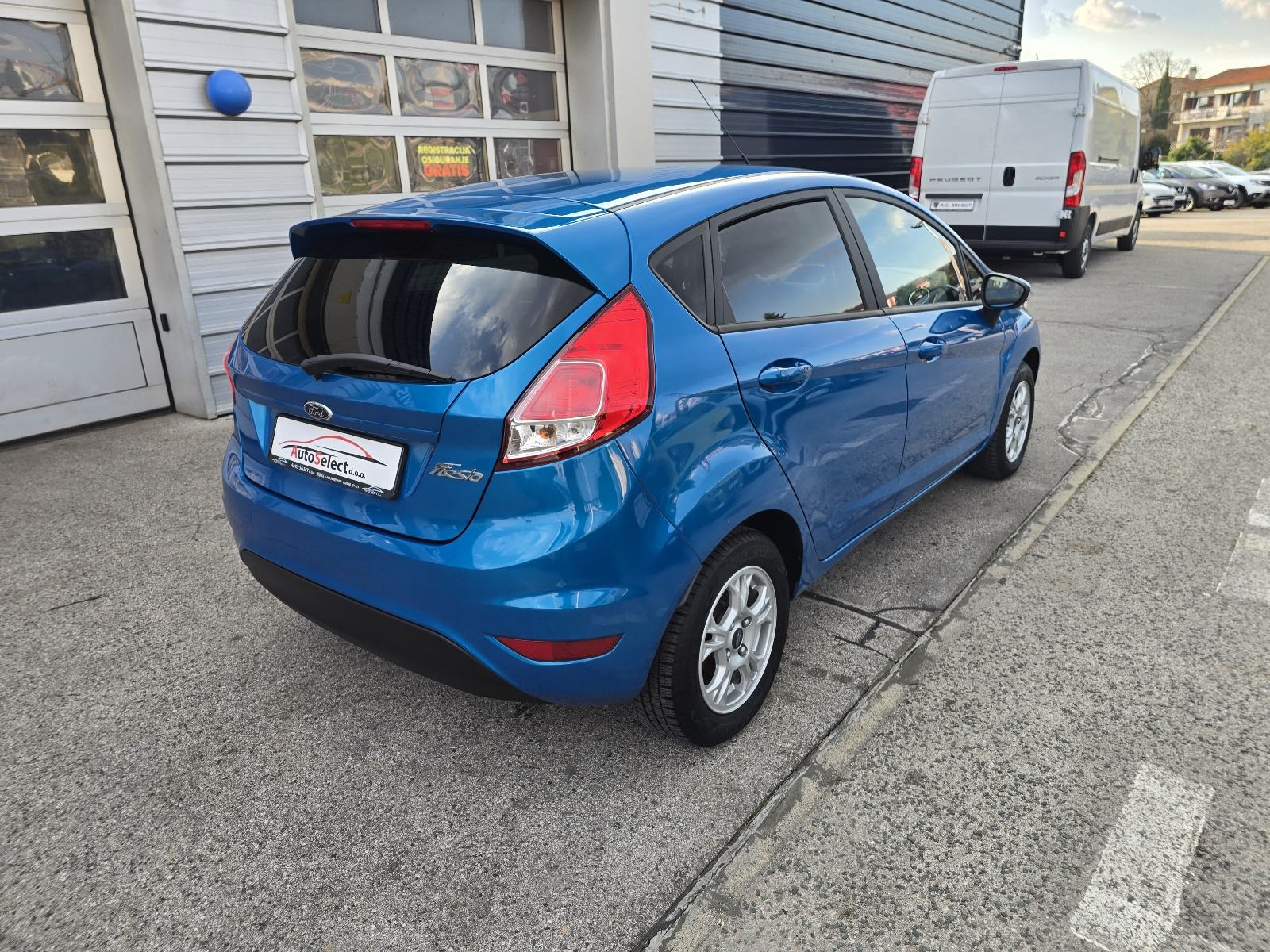 Ford Fiesta 1,0 - 2014 - 140000km - SERVISNA - GARANCIJA - REG 1 GOD!, fotografija 5