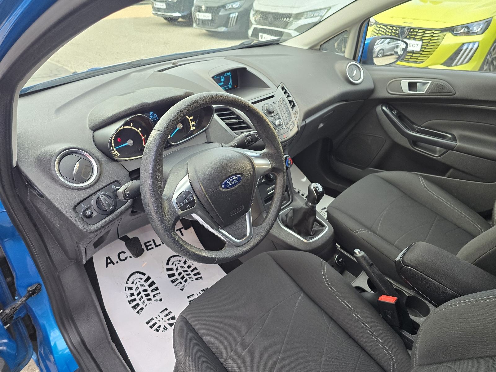 Ford Fiesta 1,0 - 2014 - 140000km - SERVISNA - GARANCIJA - REG 1 GOD!, fotografija 16