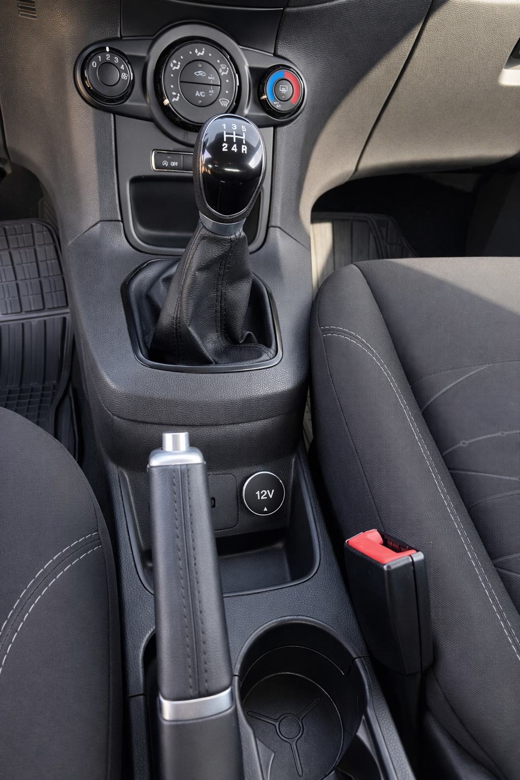 Ford Fiesta 1.0, 2016. / 96.000 KM / REG 12/26 - odlično stanje, fotografija 10