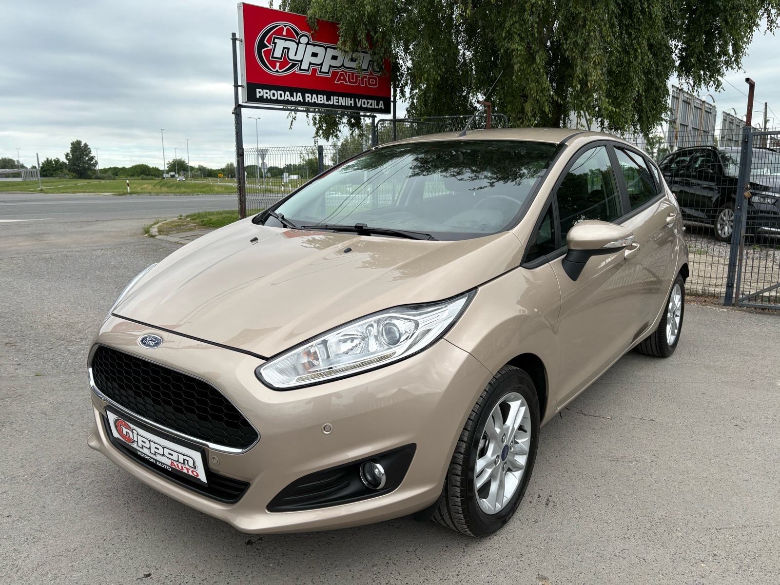 Ford Fiesta 1,0 KLIMA - SERVISNA - SENZORI - LEASING RATA 211 €, fotografija 1