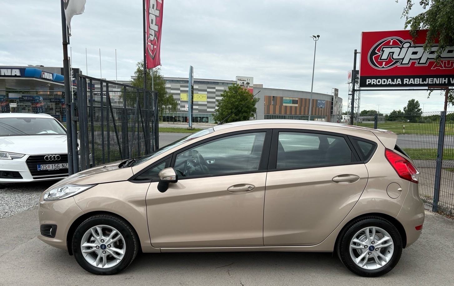 Ford Fiesta 1,0 KLIMA - SERVISNA - SENZORI - LEASING RATA 211 €, fotografija 3