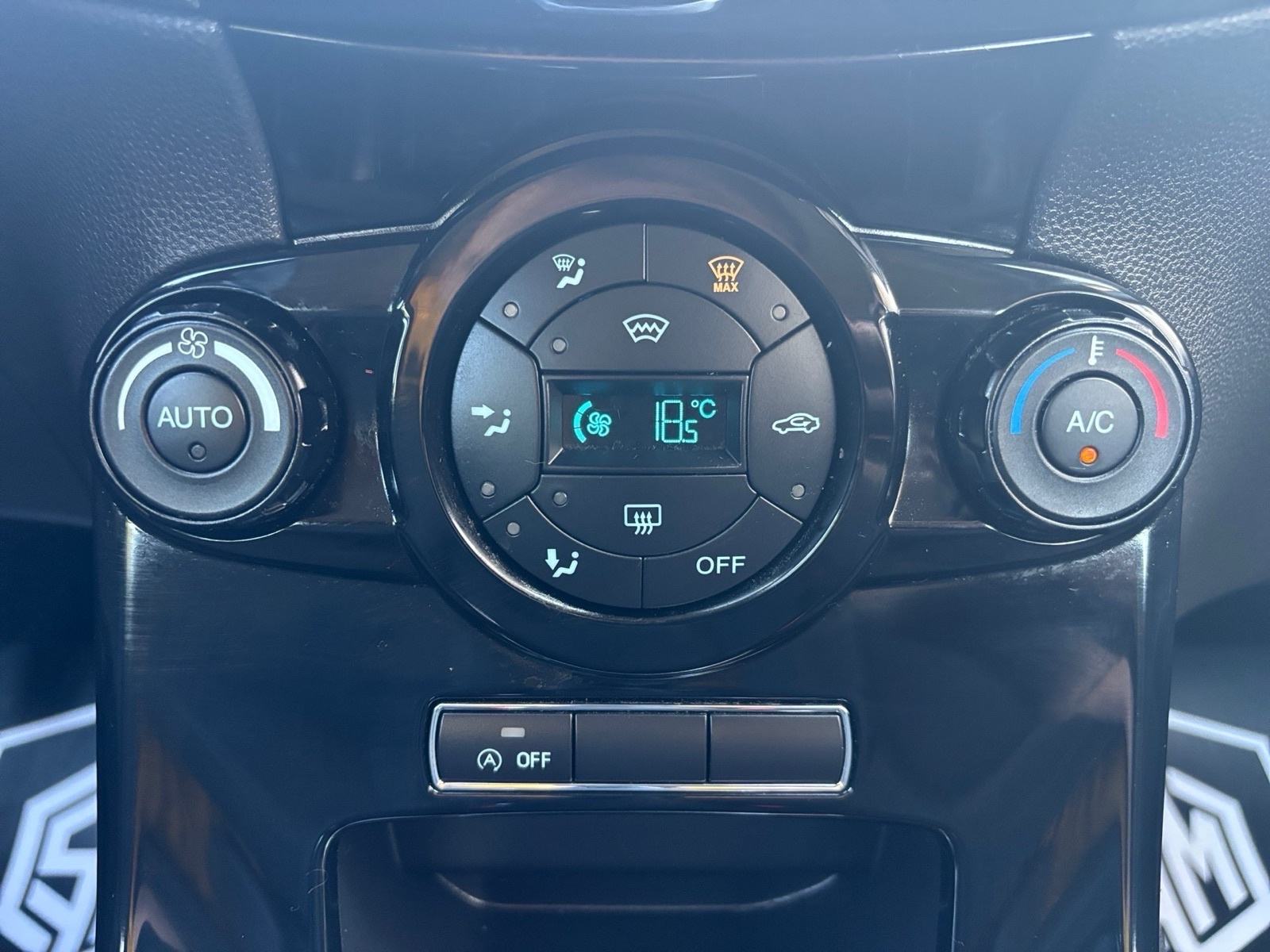 Ford Fiesta 1,0*Gtdi EcoBoost*KAMERA*TITANIUM*JAMSTVO, fotografija 12