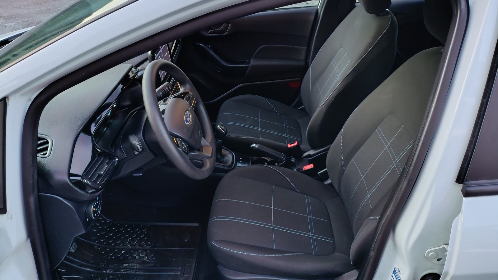 Ford Fiesta 1,1, fotografija 7