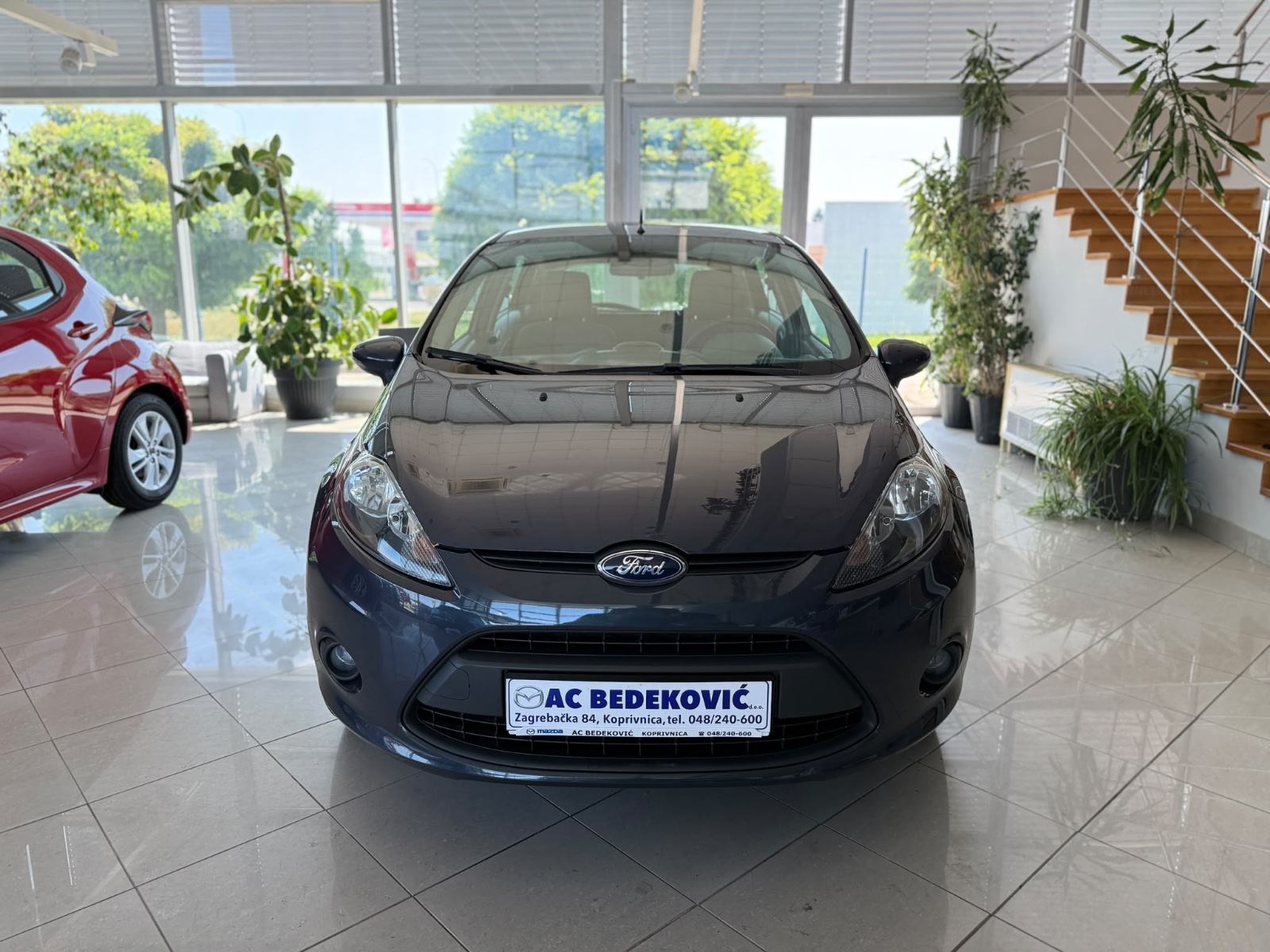 Ford Fiesta 1,2 5 16V KLIMA ALU ODLIČNO STANJE, fotografija 2