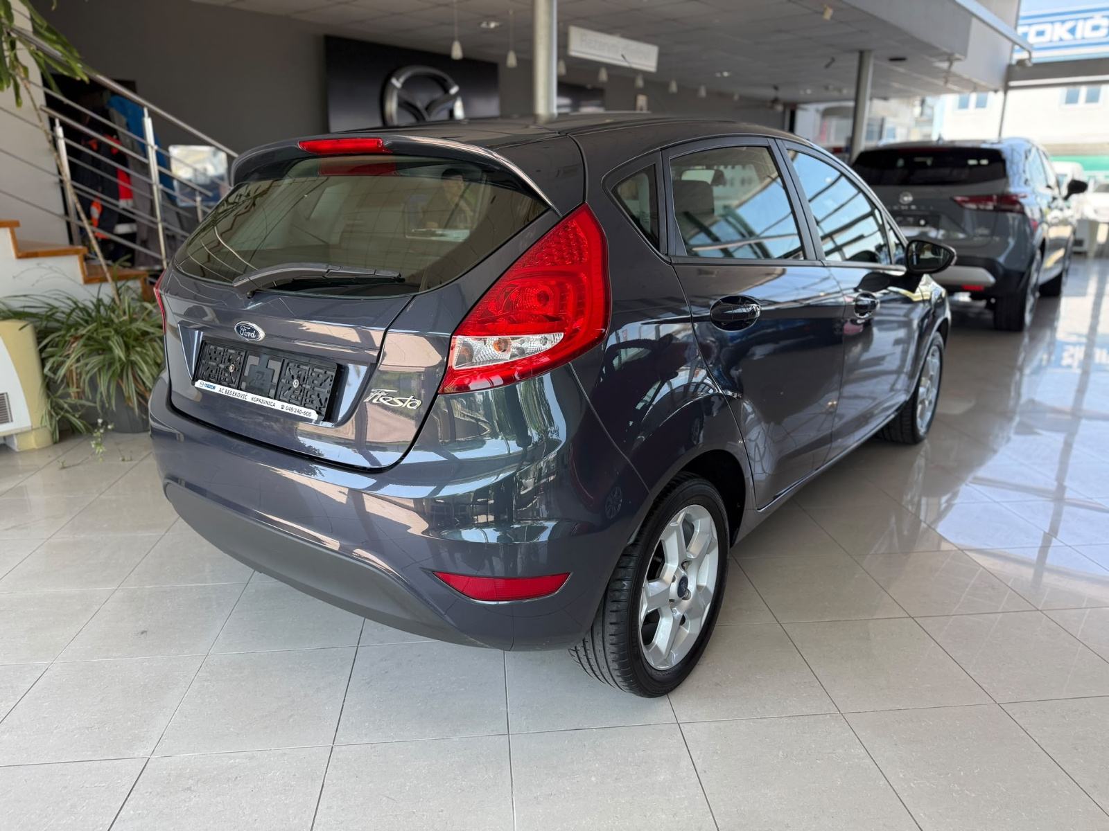 Ford Fiesta 1,2 5 16V KLIMA ALU ODLIČNO STANJE, fotografija 7