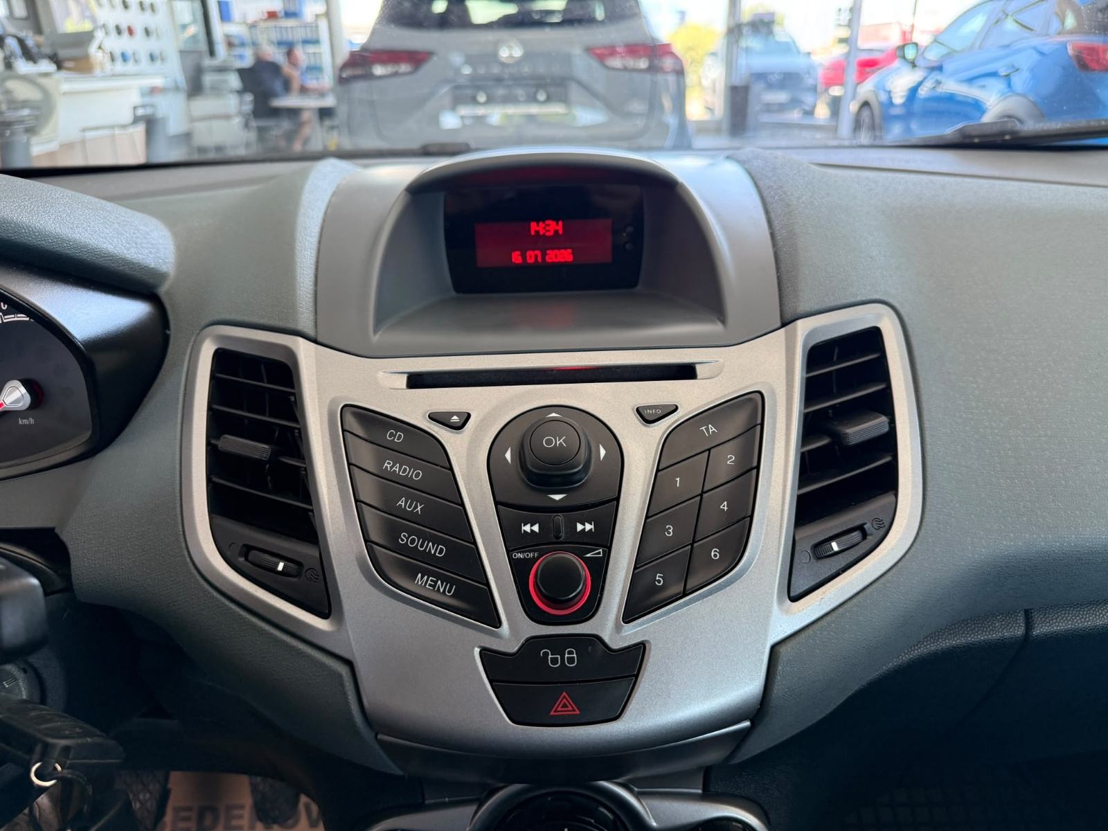 Ford Fiesta 1,2 5 16V KLIMA ALU ODLIČNO STANJE, fotografija 10