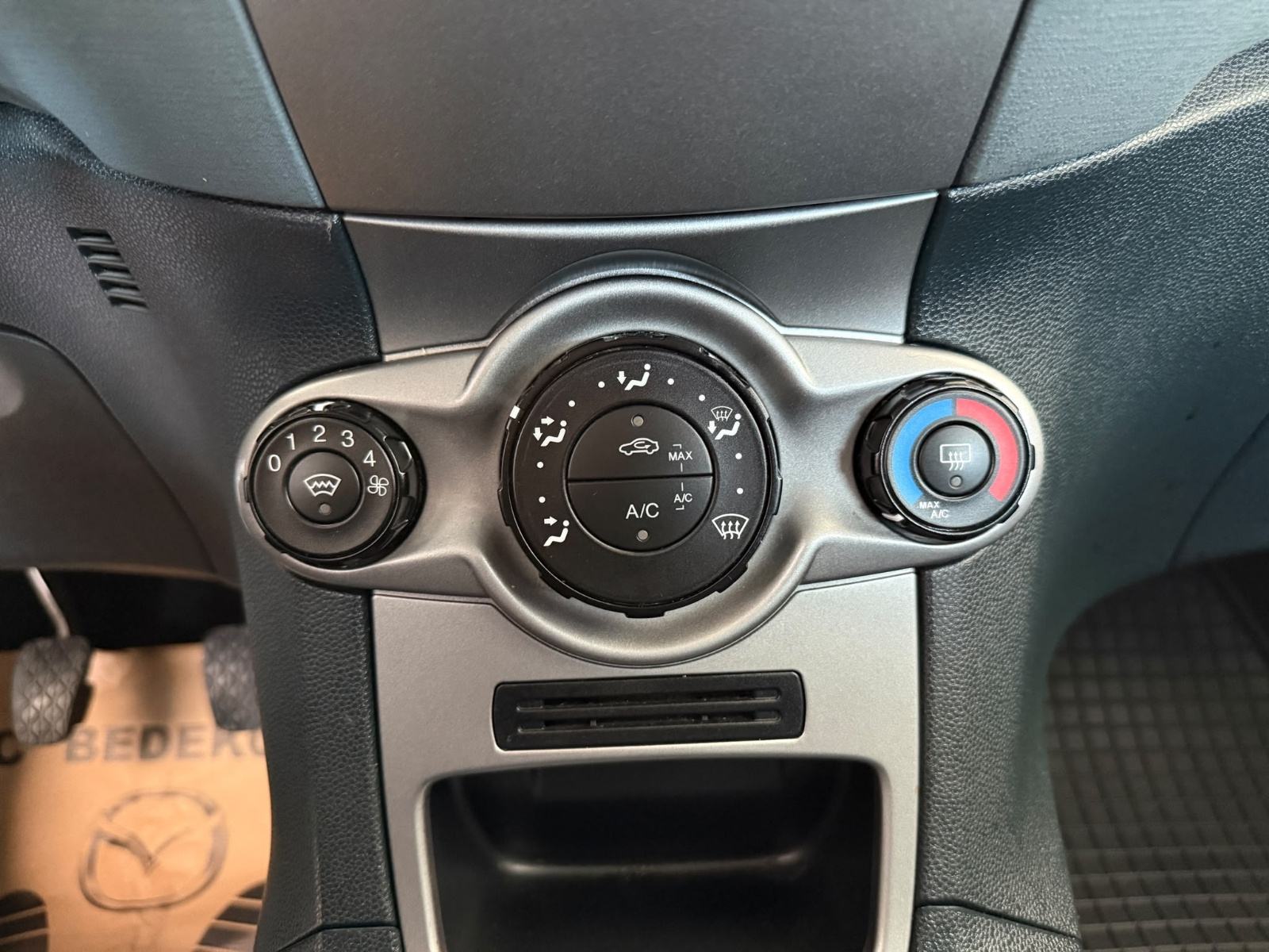 Ford Fiesta 1,2 5 16V KLIMA ALU ODLIČNO STANJE, fotografija 12