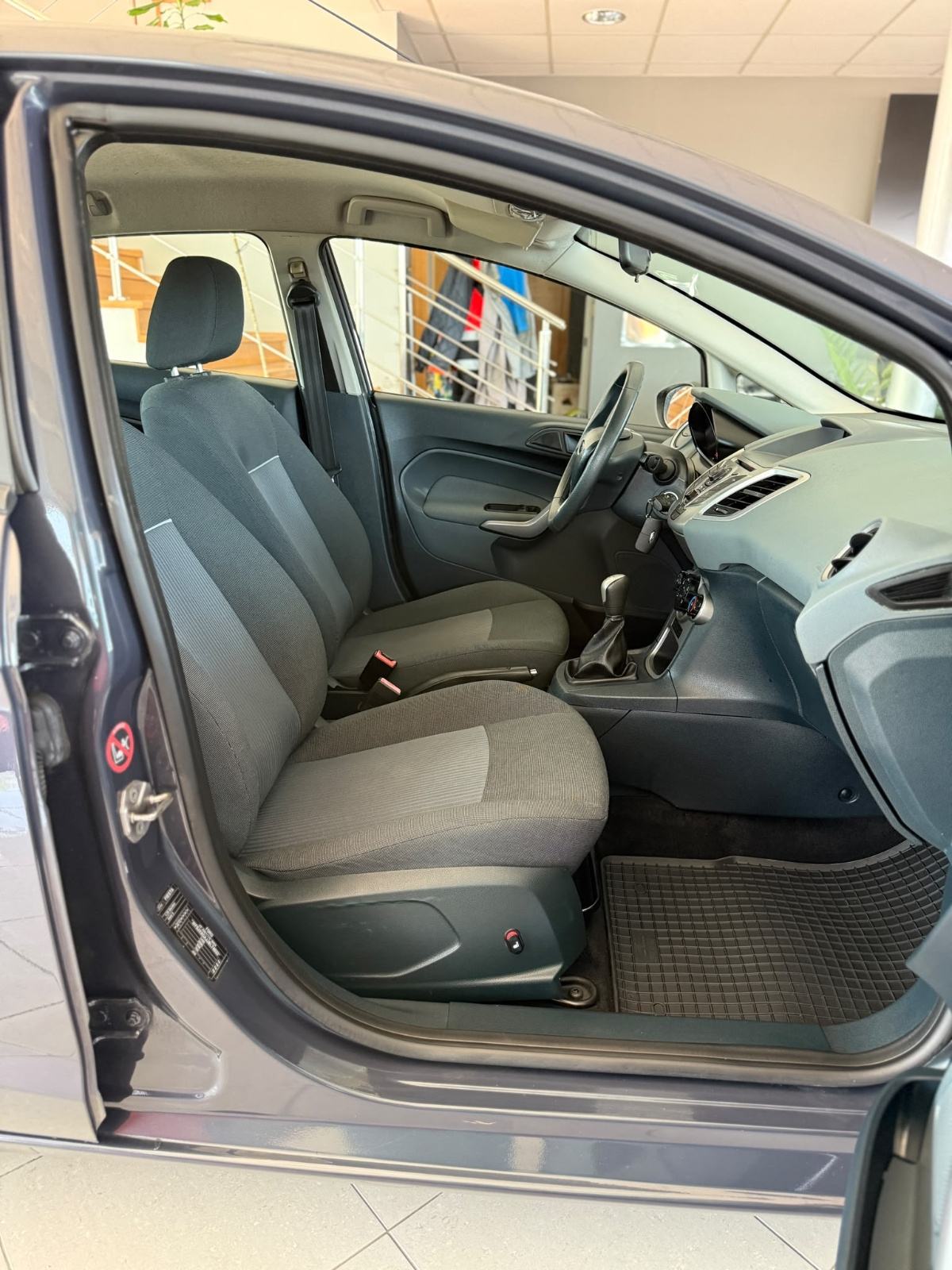 Ford Fiesta 1,2 5 16V KLIMA ALU ODLIČNO STANJE, fotografija 15
