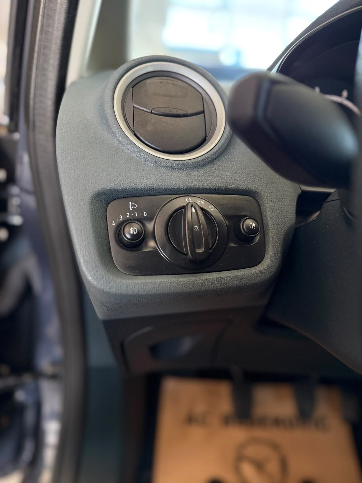 Ford Fiesta 1,2 5 16V KLIMA ALU ODLIČNO STANJE, fotografija 17
