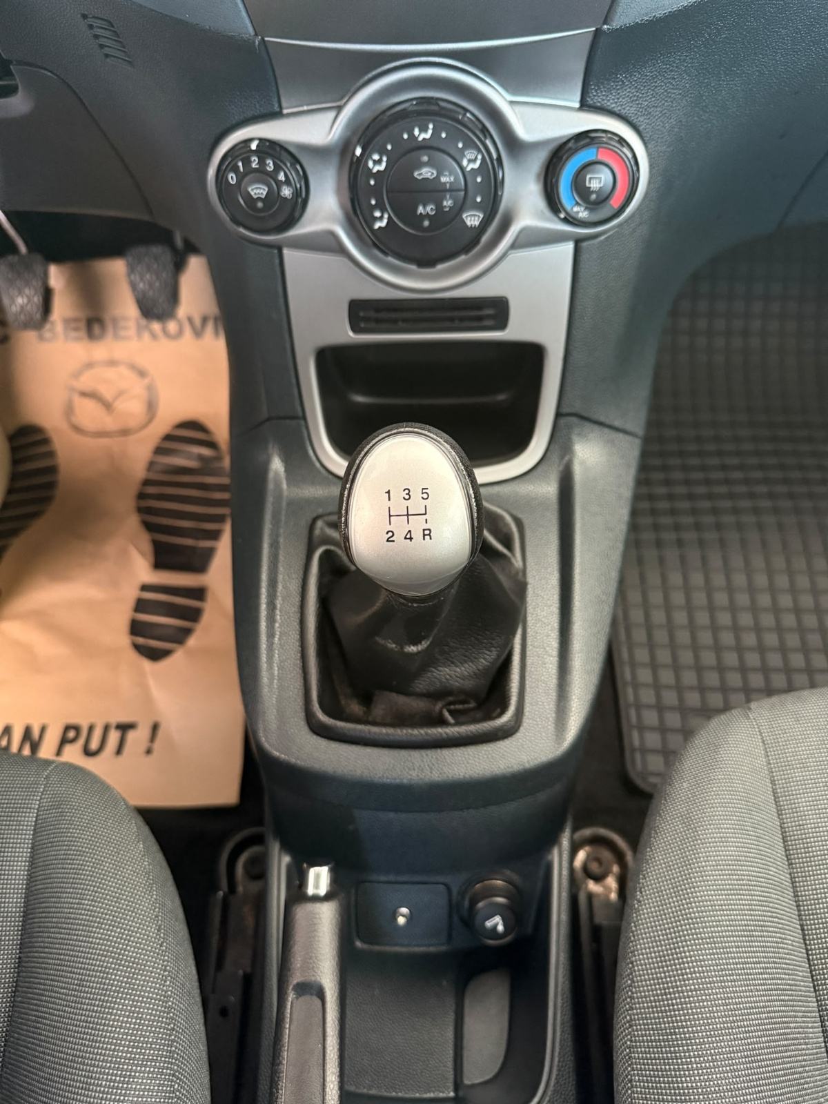 Ford Fiesta 1,2 5 16V KLIMA ALU ODLIČNO STANJE, fotografija 19
