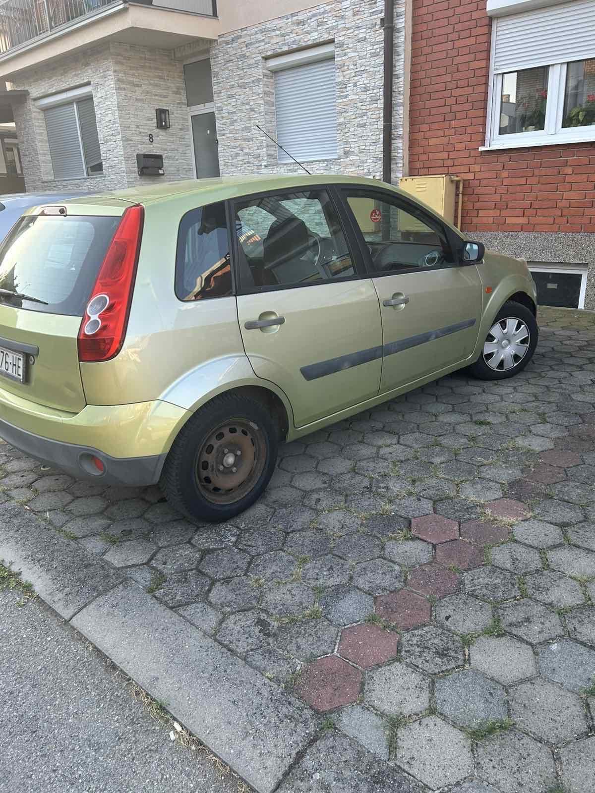 Ford Fiesta 1,2 5 16V, fotografija 3