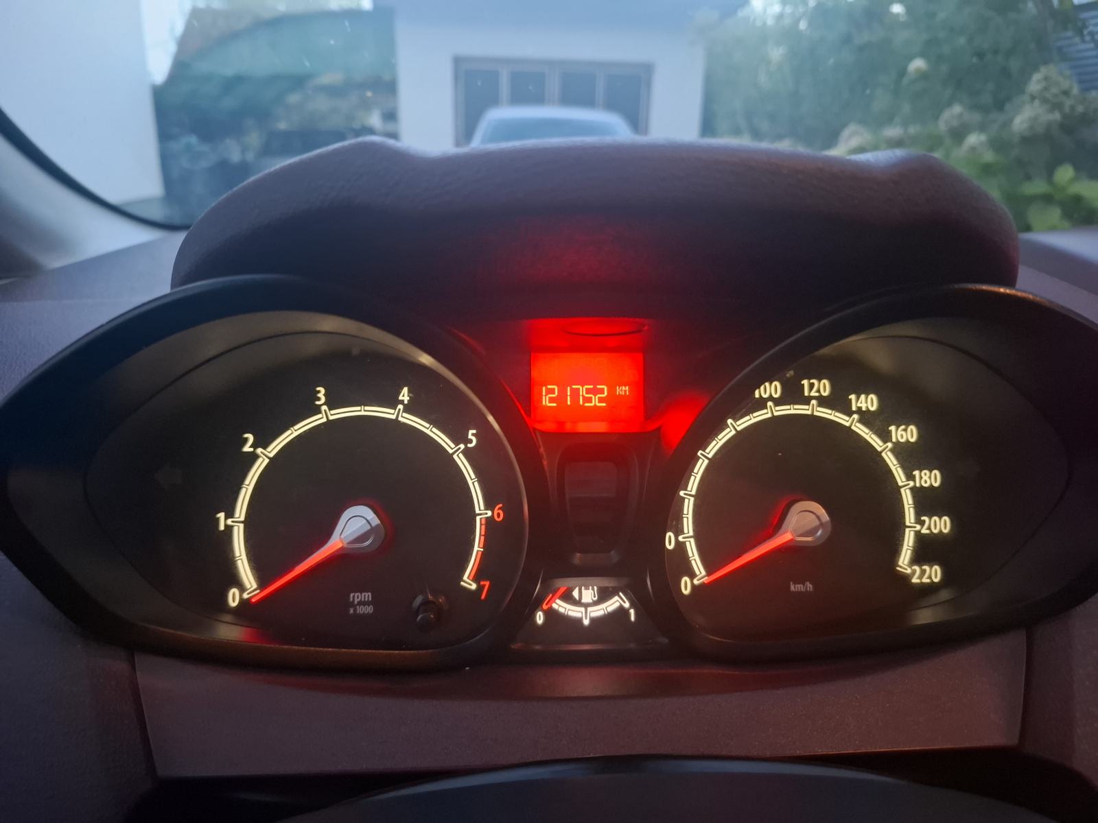 Ford Fiesta 1.25 i, 16v, SAMO 121000 KM, SERVISNA I POTVRDA O KM !, fotografija 3