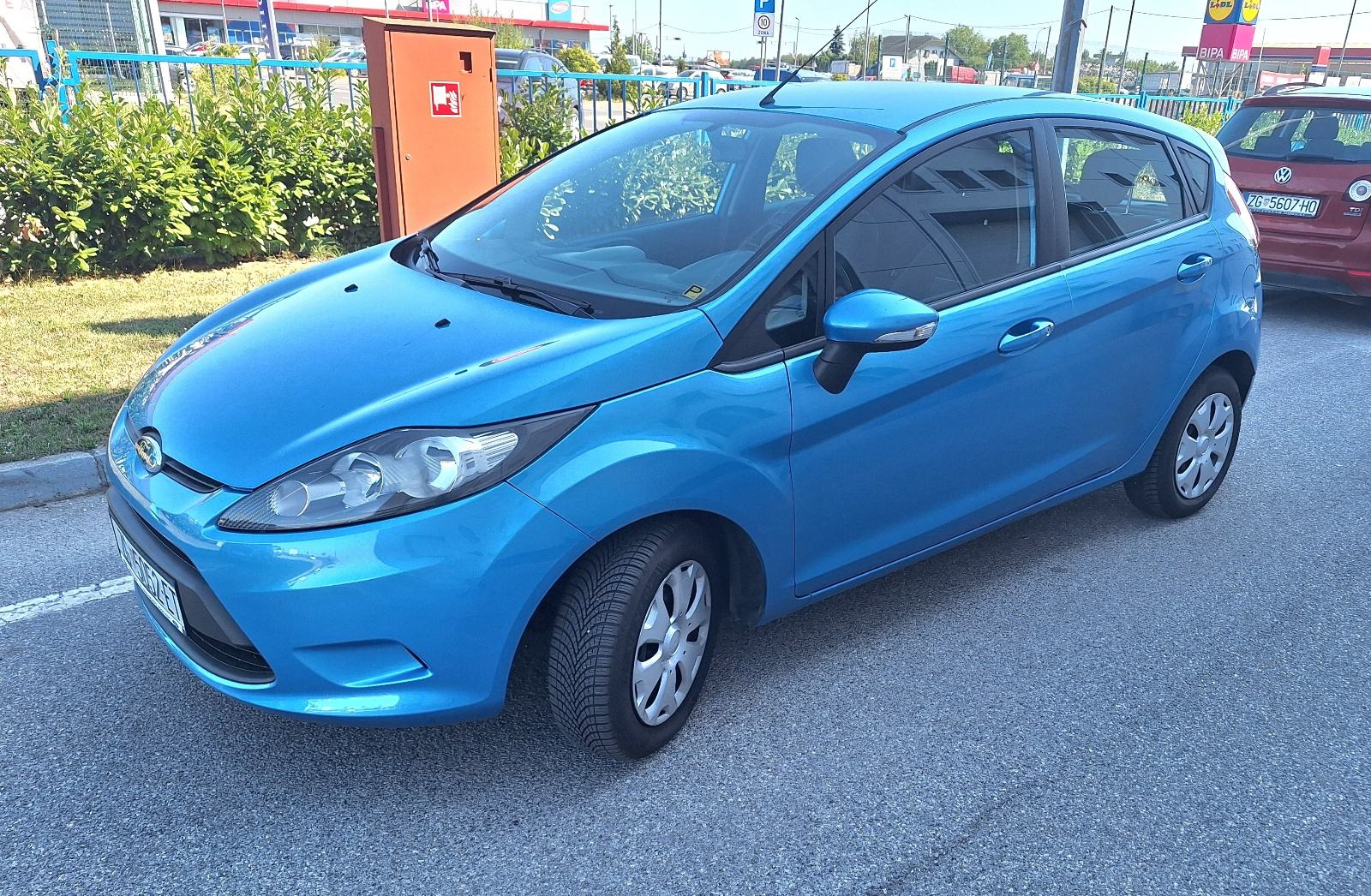 Ford Fiesta 1,25i, HR auto,servisna,reg 1 g, 5 vrata,klima, fotografija 1